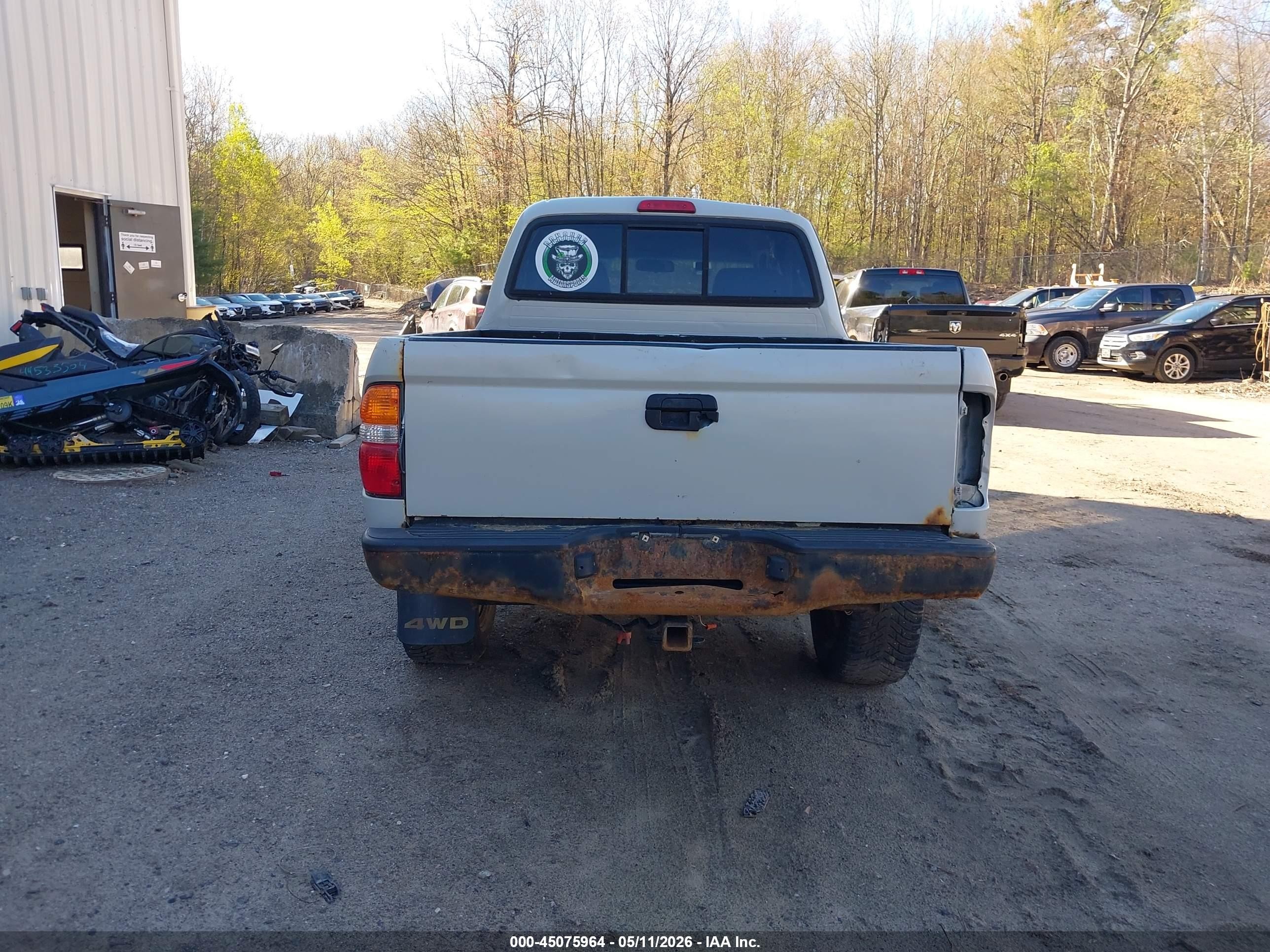 2004 Toyota Tacoma Base V6 Beige vin: 5TEHN72N64Z377573