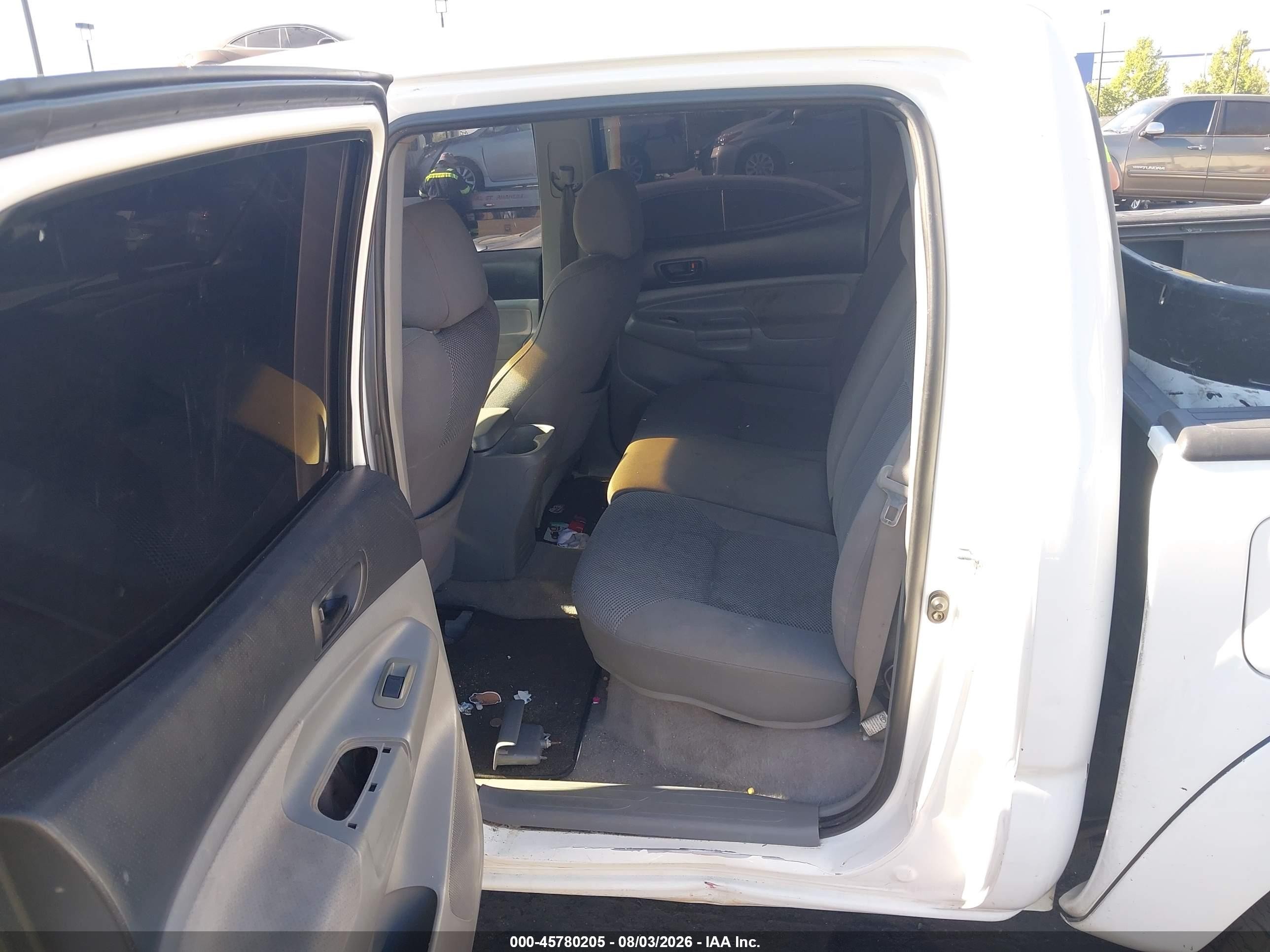 2005 Toyota Tacoma Prerunner V6 White vin: 5TEJU62N45Z081841