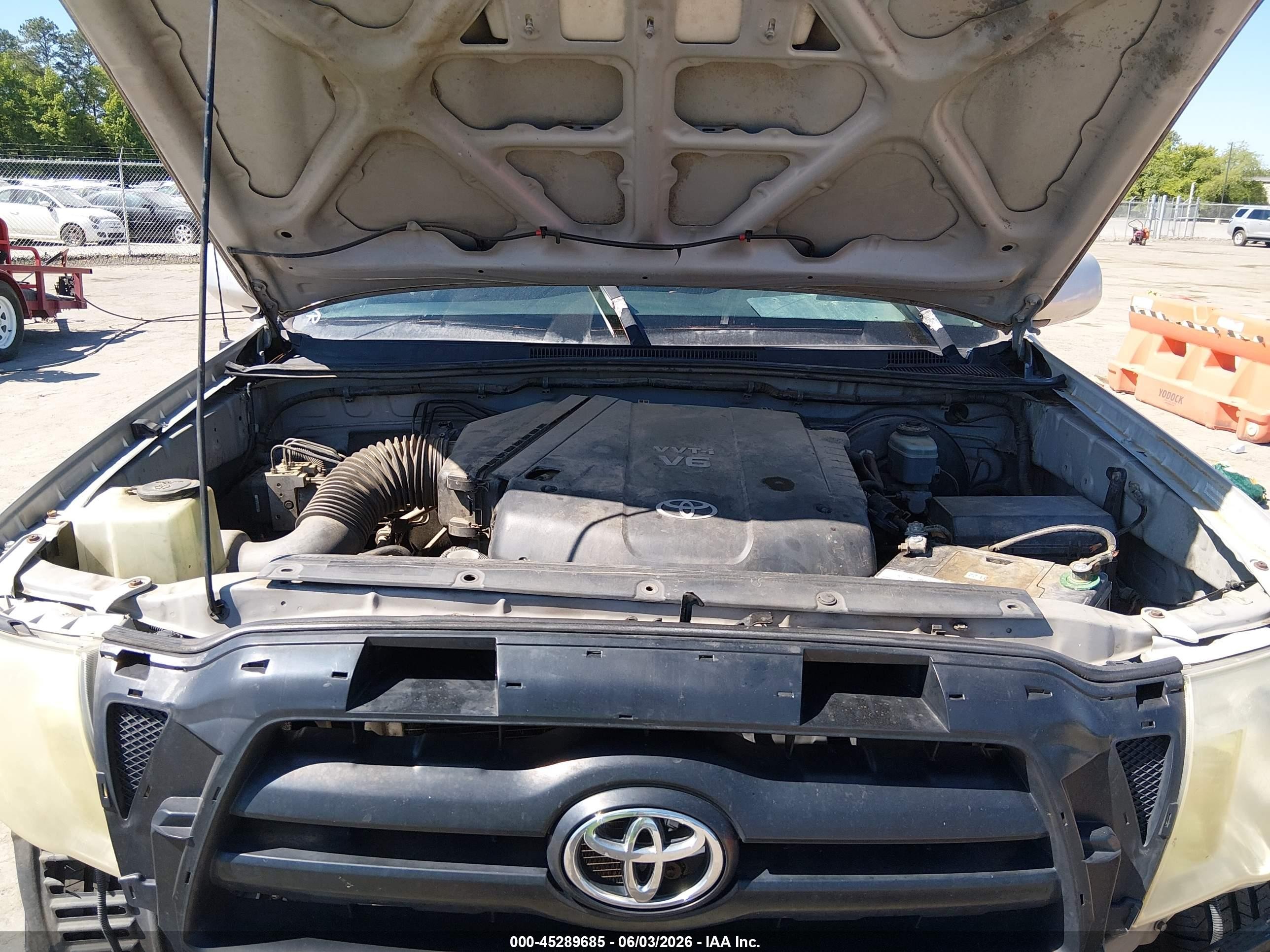 2008 Toyota Tacoma Prerunner V6 Silver vin: 5TEJU62N68Z516640