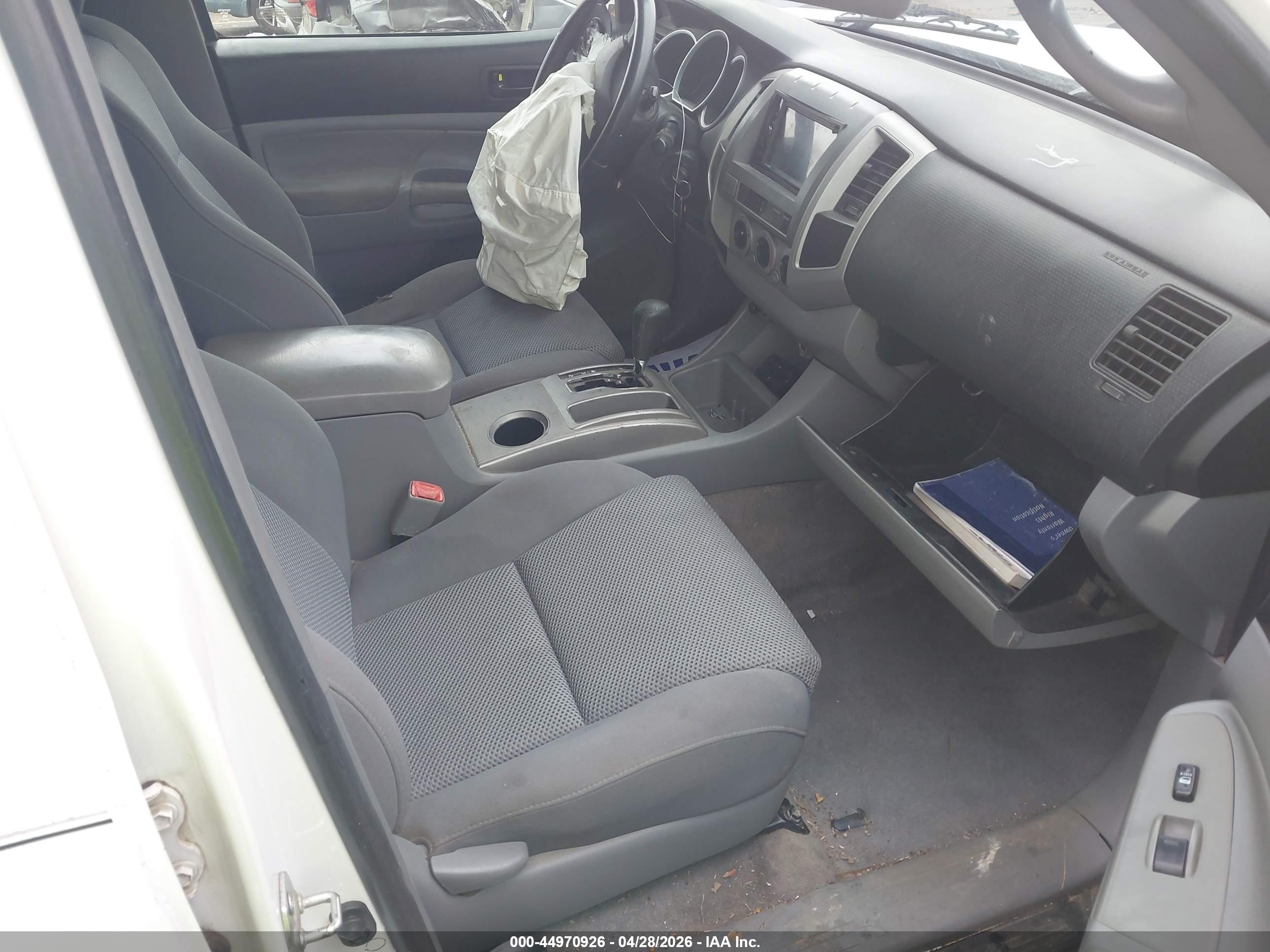 2007 Toyota Tacoma Prerunner V6 White vin: 5TEKU72N47Z465535