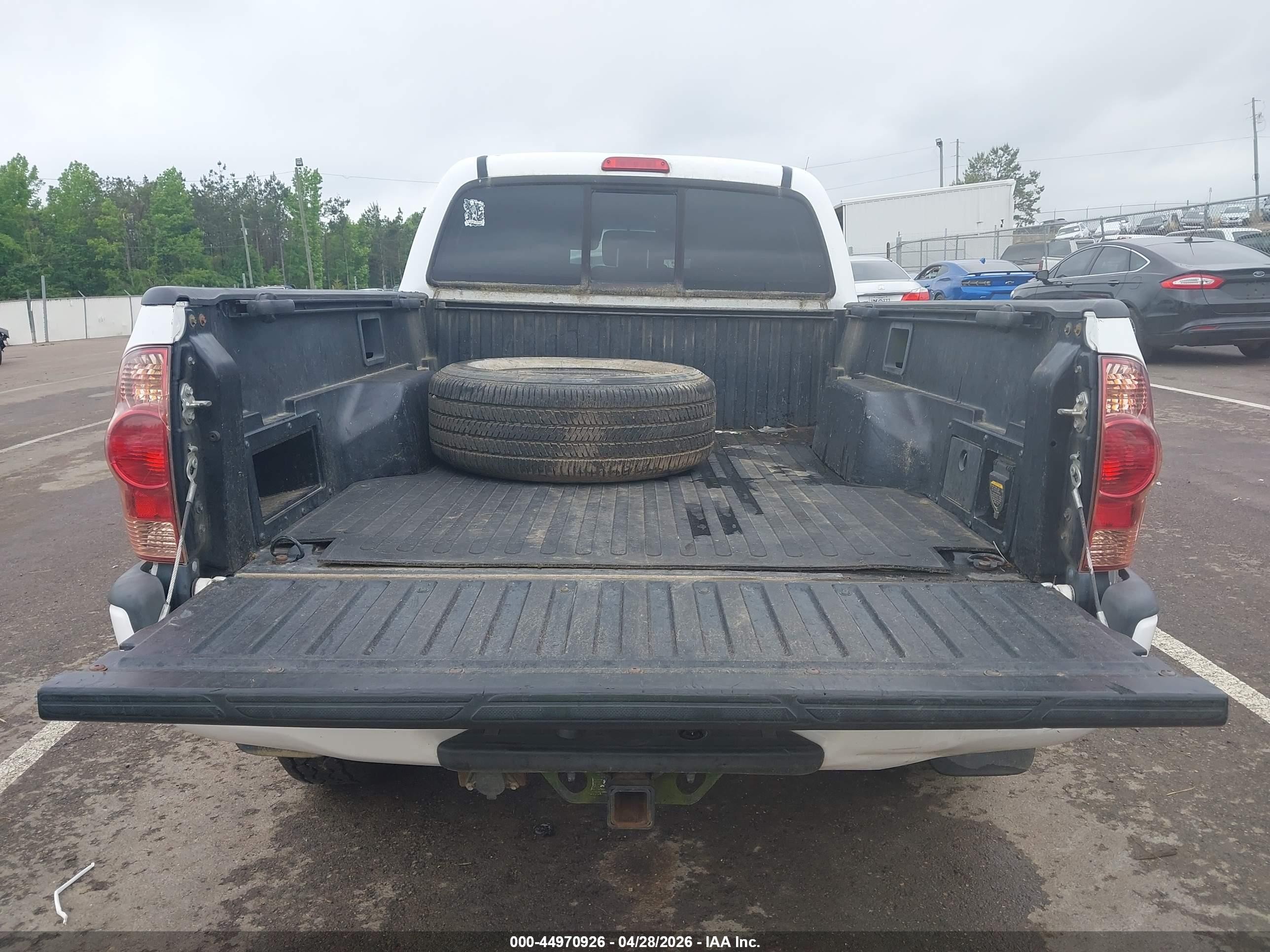 2007 Toyota Tacoma Prerunner V6 White vin: 5TEKU72N47Z465535