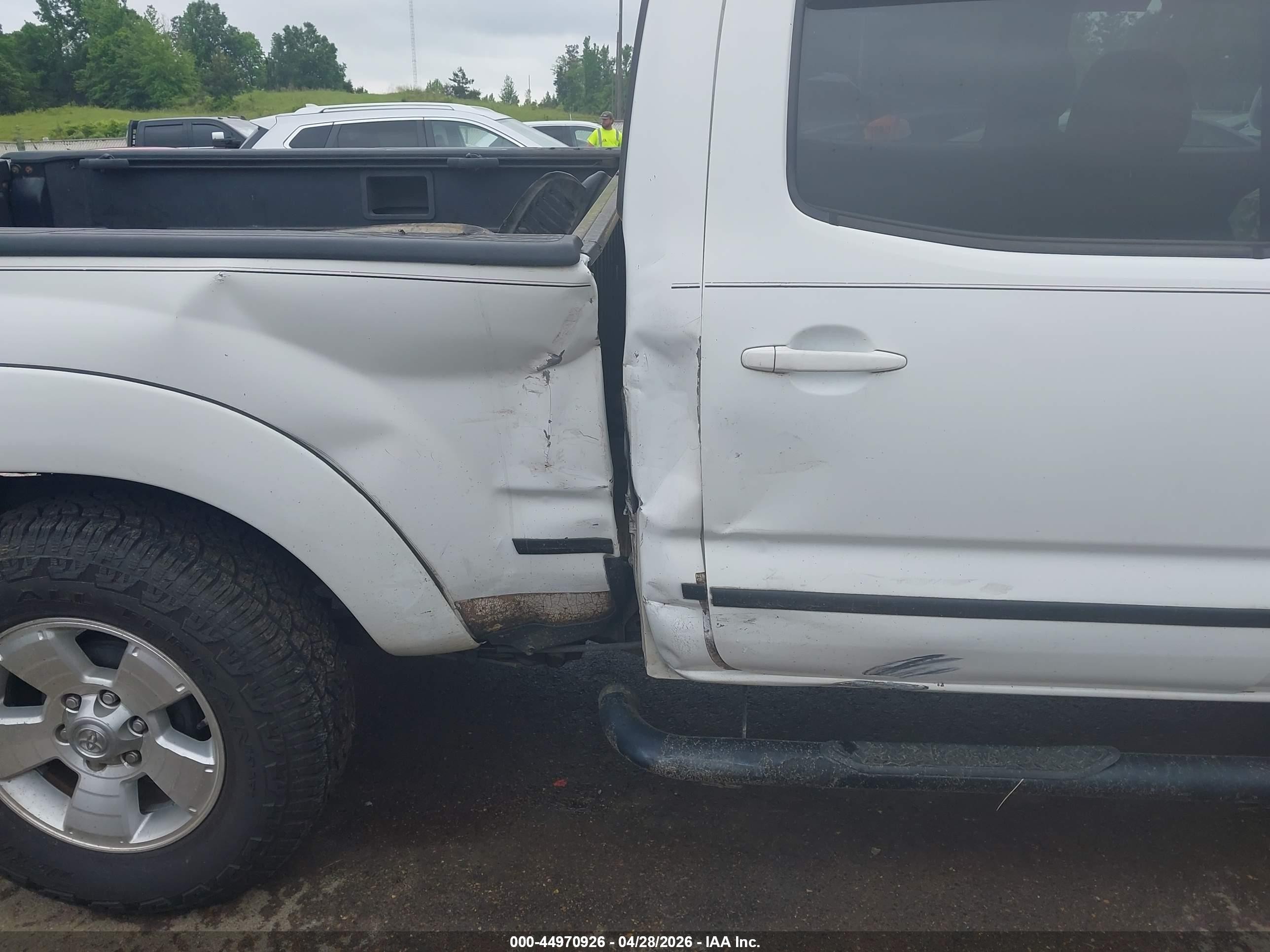 2007 Toyota Tacoma Prerunner V6 White vin: 5TEKU72N47Z465535