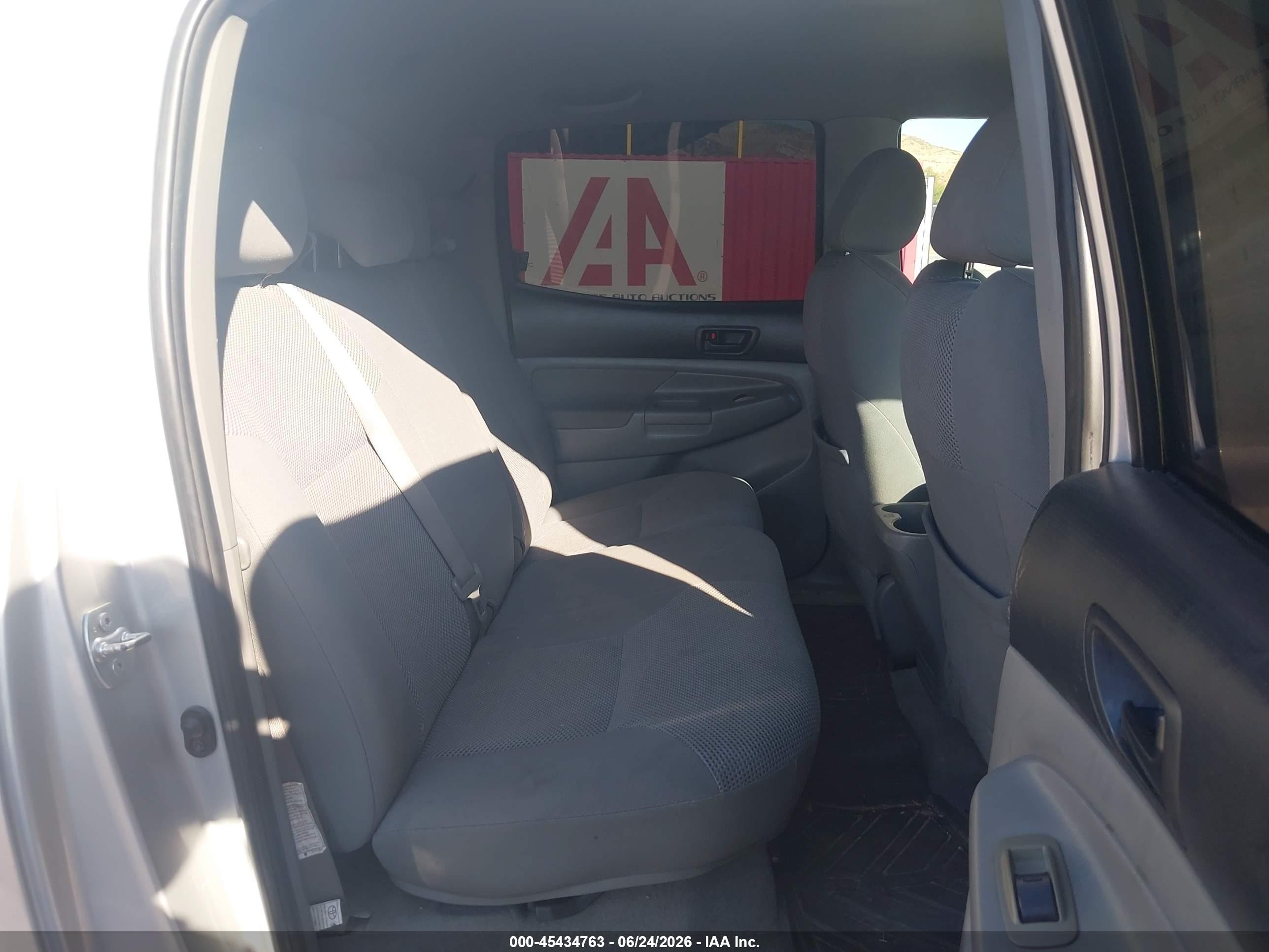 2007 Toyota Tacoma Prerunner V6 Серебряный vin: 5TEKU72N77Z431301