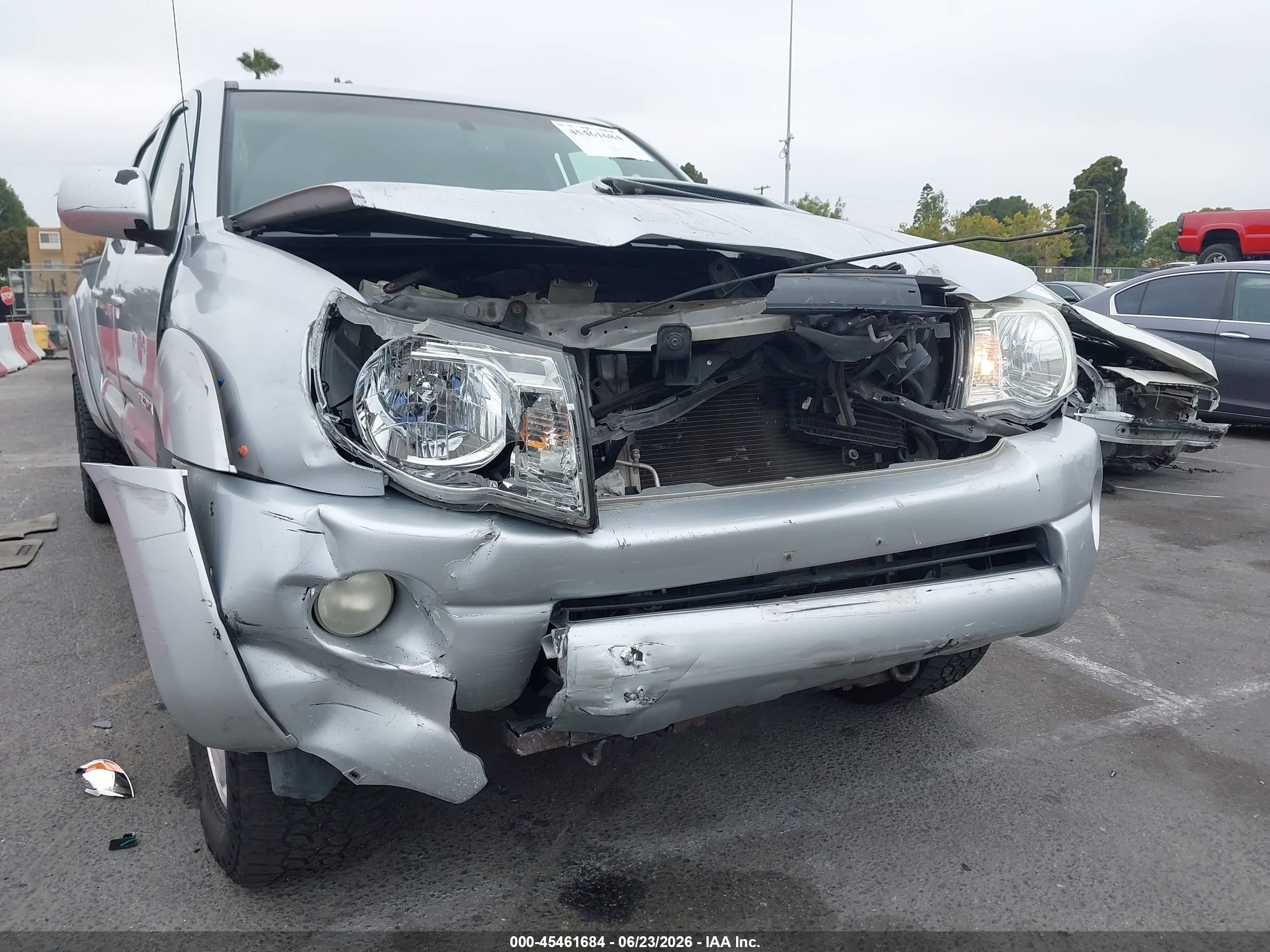 2008 Toyota Tacoma Prerunner V6 Silver vin: 5TEKU72N88Z477446