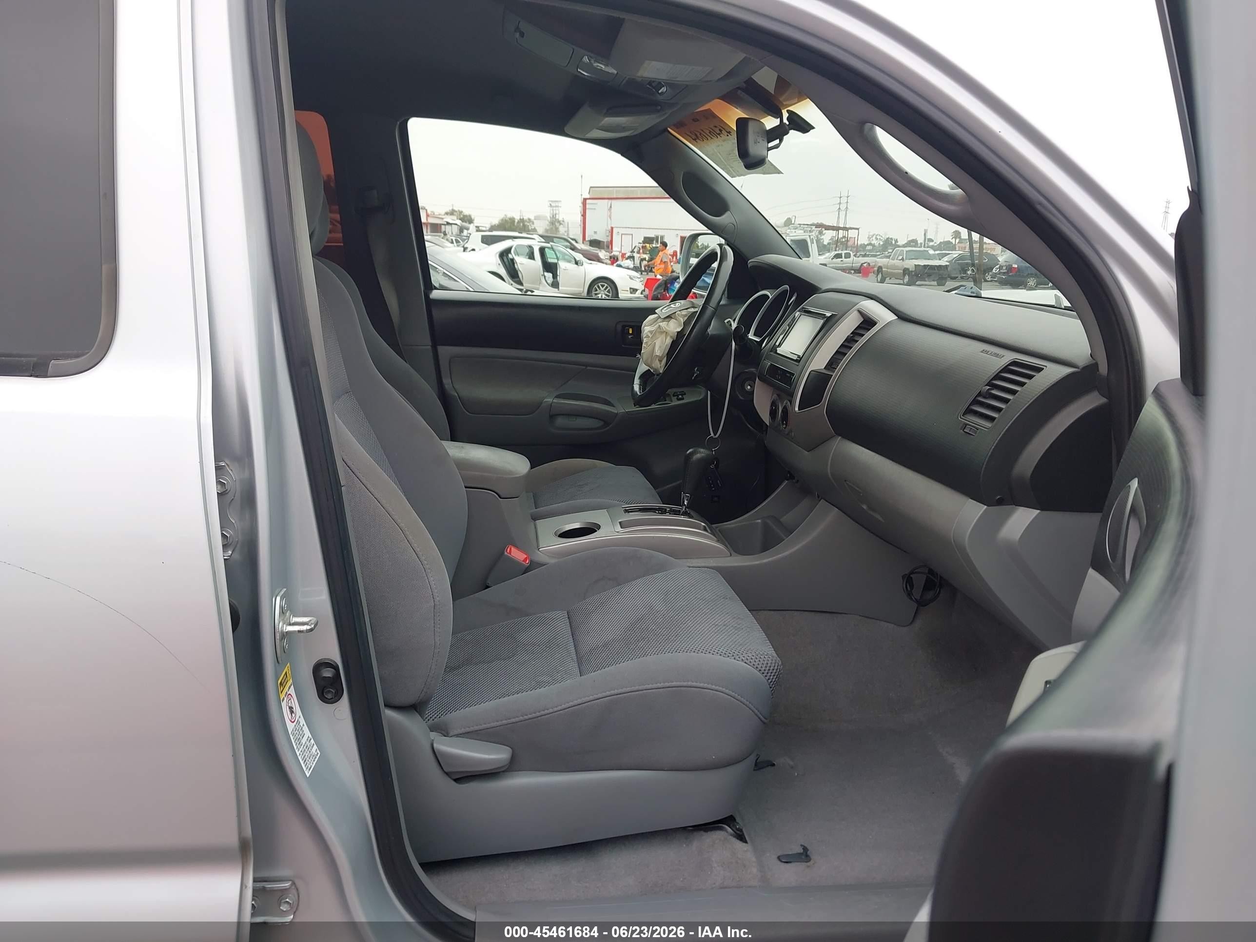 2008 Toyota Tacoma Prerunner V6 Silver vin: 5TEKU72N88Z477446