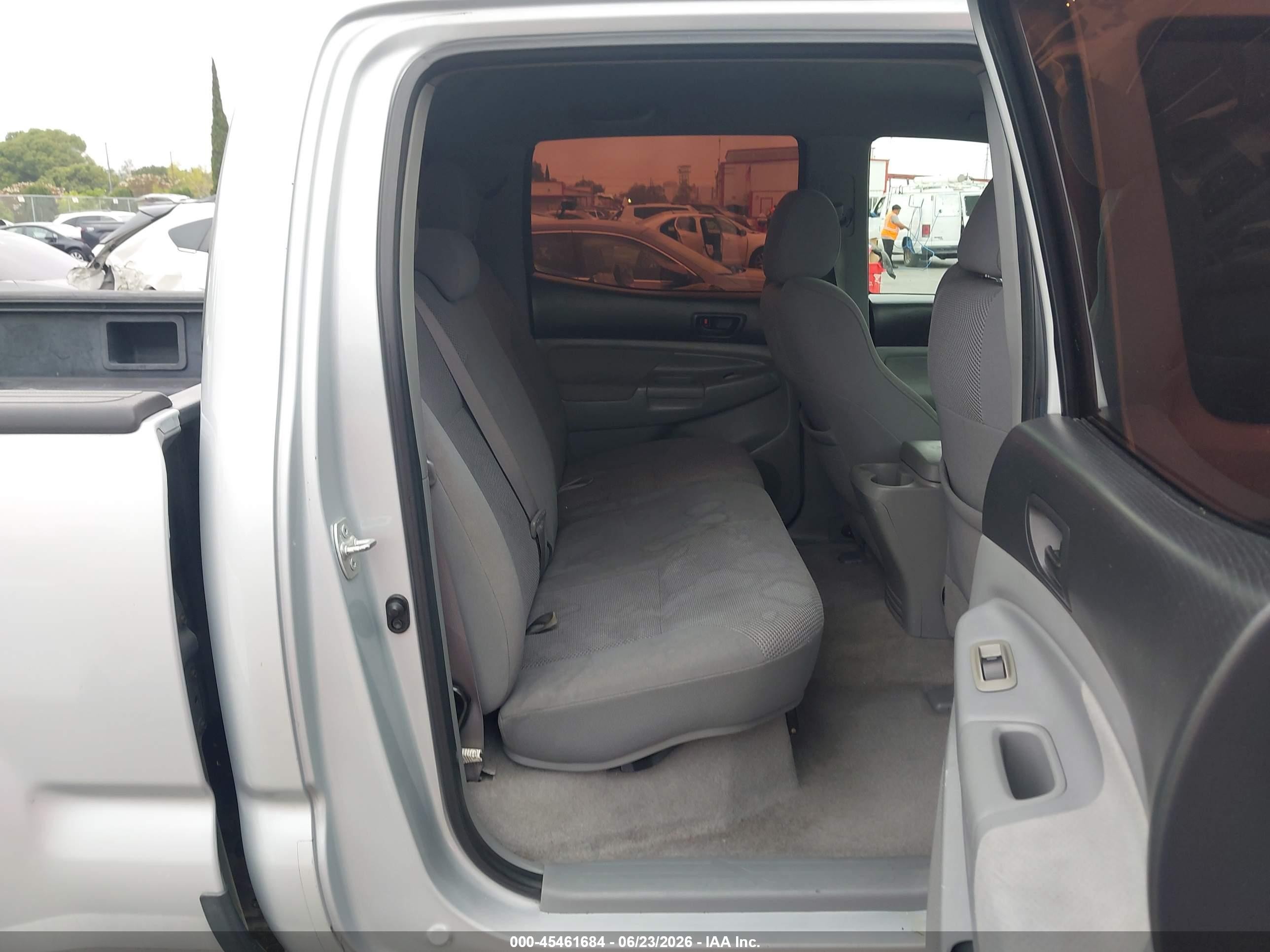 2008 Toyota Tacoma Prerunner V6 Silver vin: 5TEKU72N88Z477446