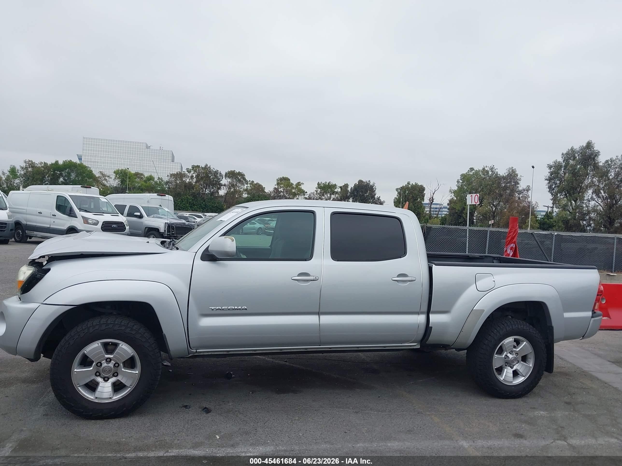 2008 Toyota Tacoma Prerunner V6 Silver vin: 5TEKU72N88Z477446