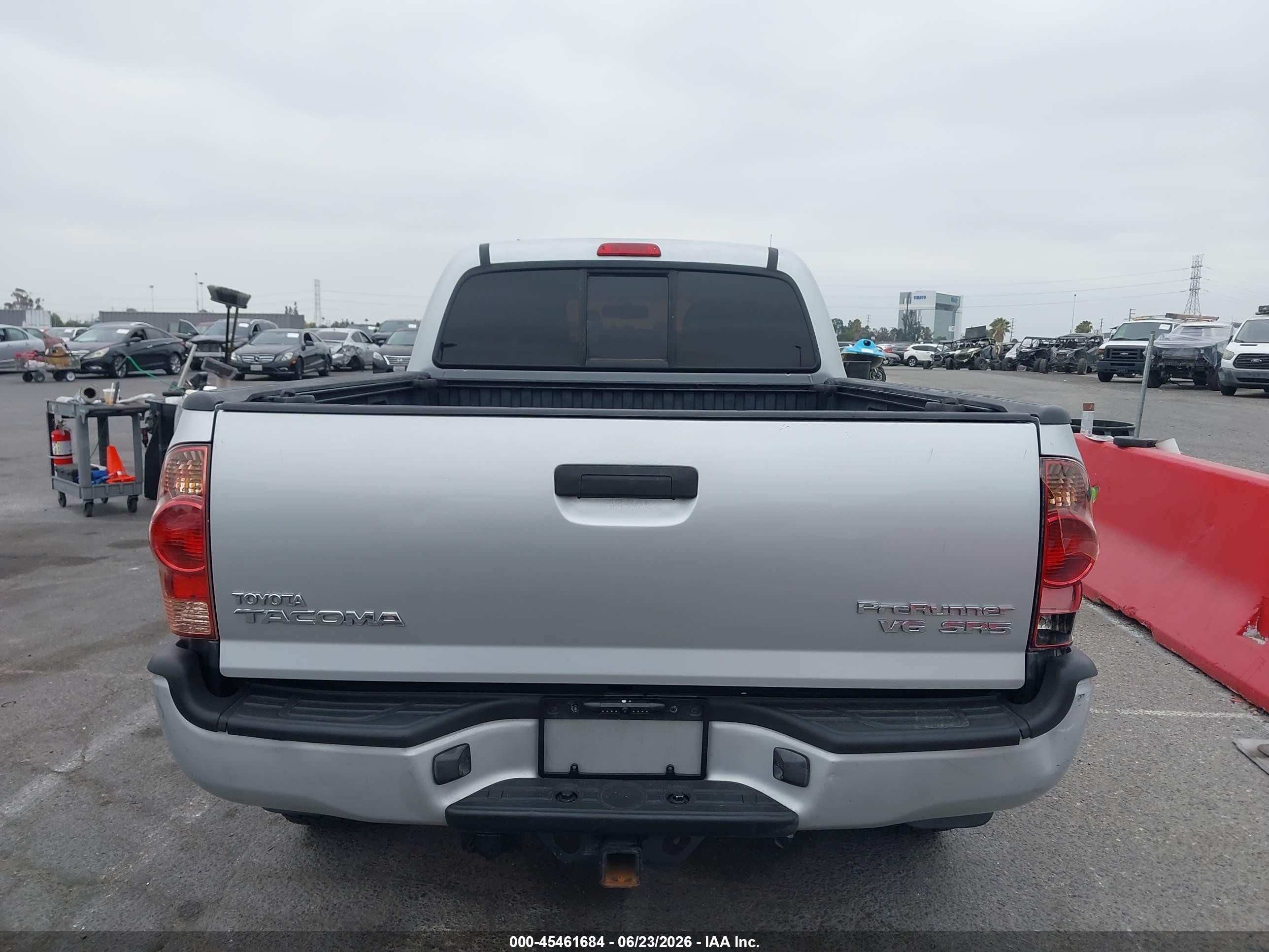 2008 Toyota Tacoma Prerunner V6 Silver vin: 5TEKU72N88Z477446