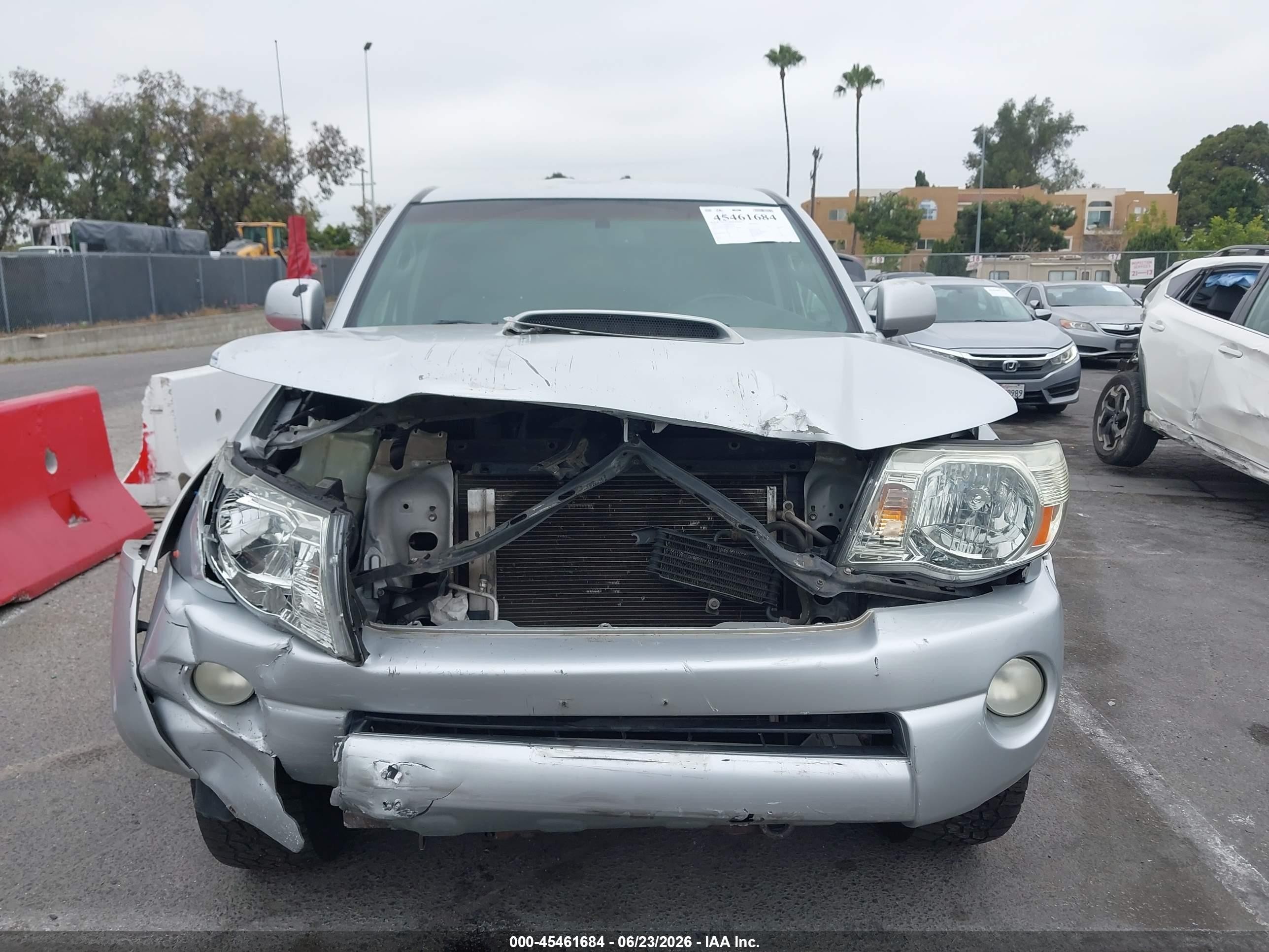 2008 Toyota Tacoma Prerunner V6 Silver vin: 5TEKU72N88Z477446