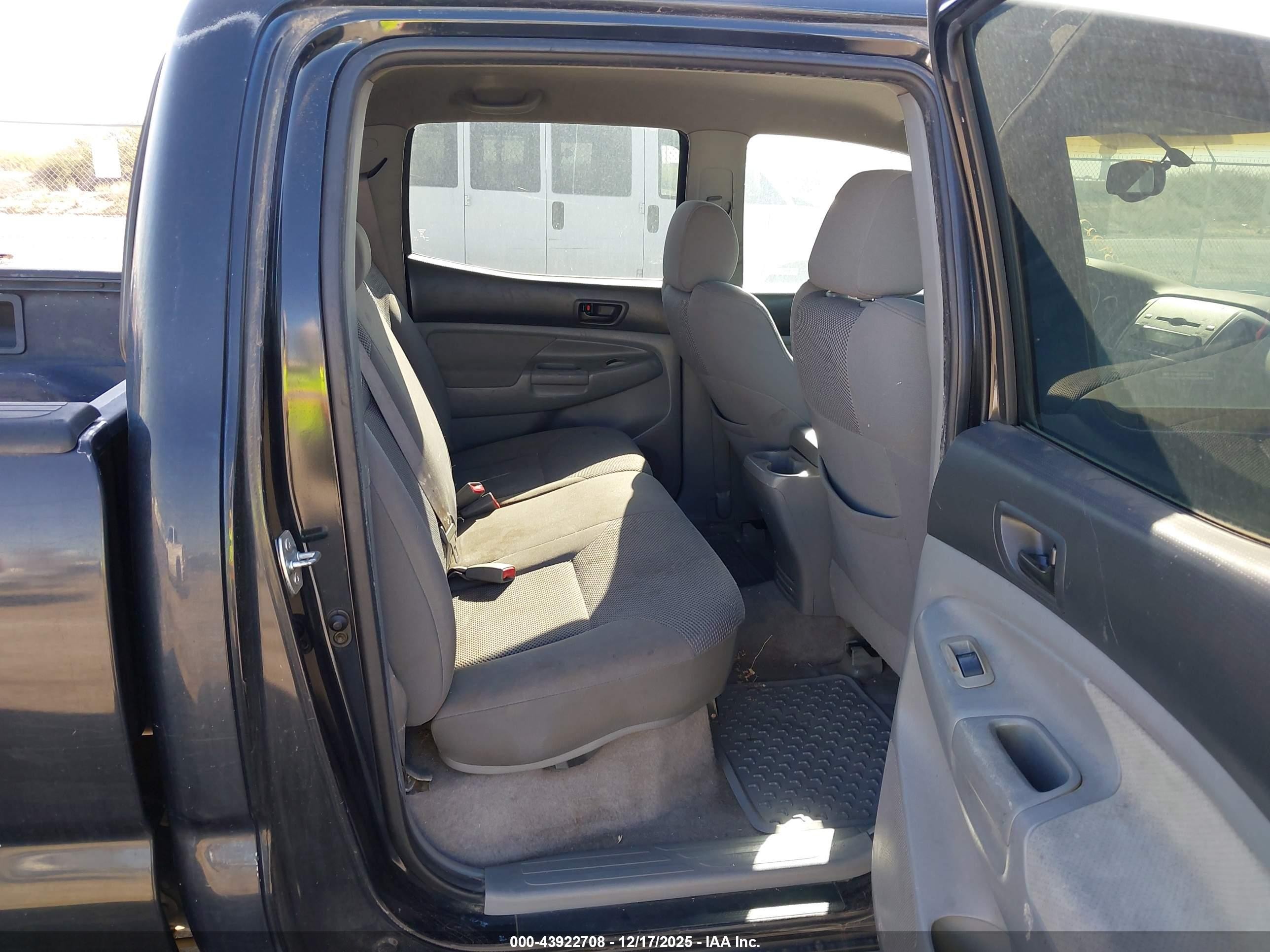 2005 Toyota Tacoma Prerunner V6 Black vin: 5TEKU72N95Z101933