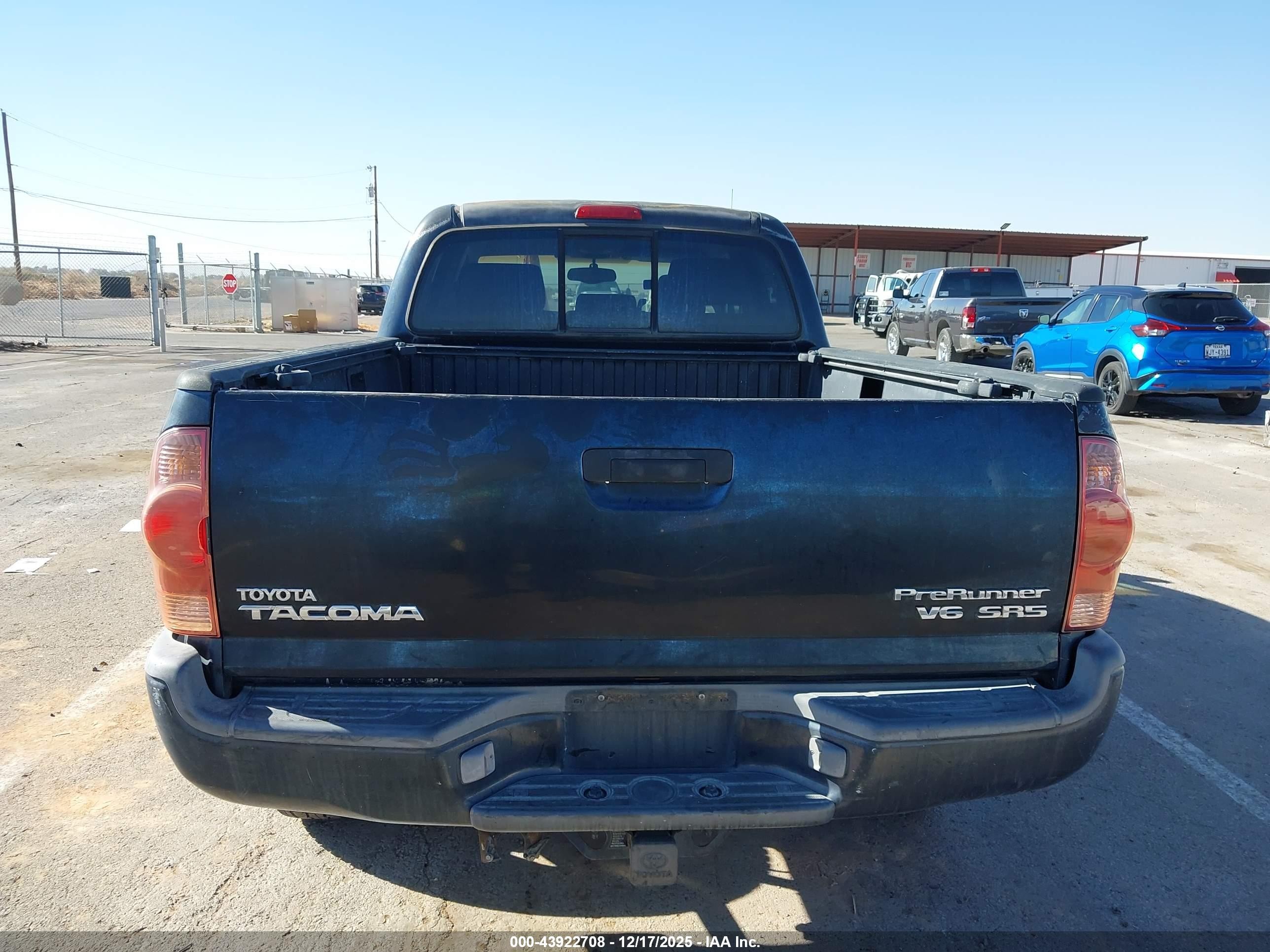 2005 Toyota Tacoma Prerunner V6 Black vin: 5TEKU72N95Z101933