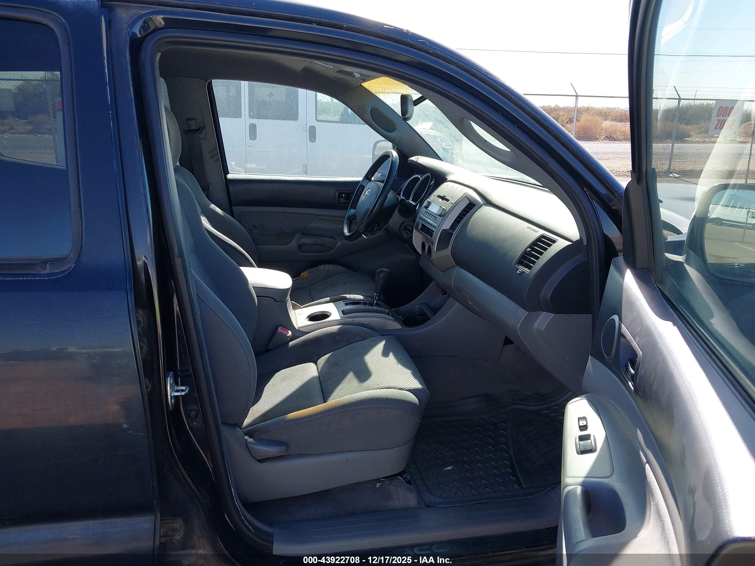 2005 Toyota Tacoma Prerunner V6 Black vin: 5TEKU72N95Z101933
