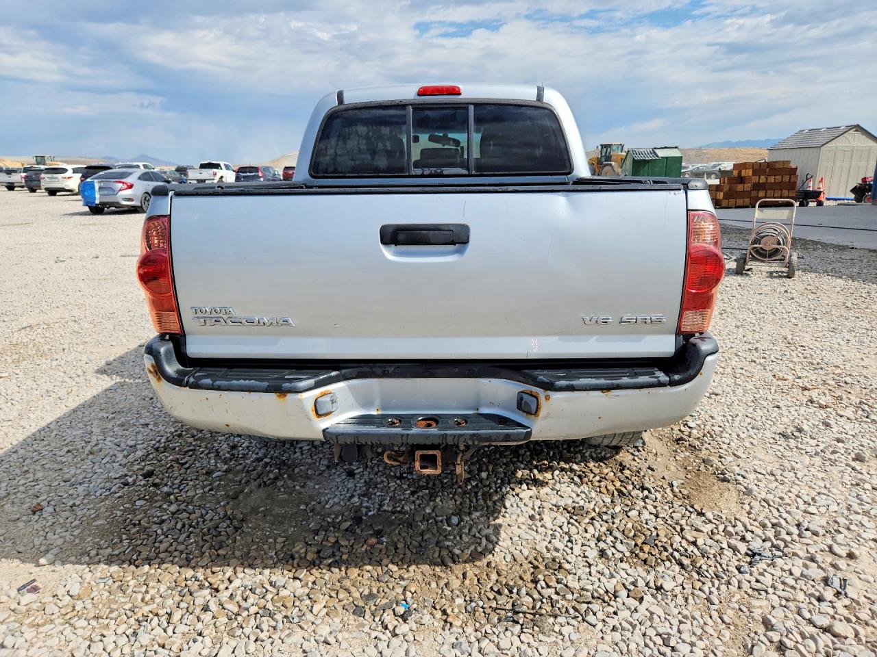 2005 Toyota Tacoma Double Cab Silver vin: 5TELU42N05Z025702