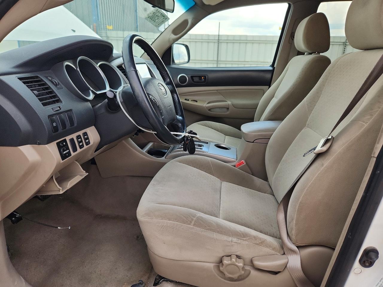 2005 Toyota Tacoma Double Cab White vin: 5TELU42N15Z098965