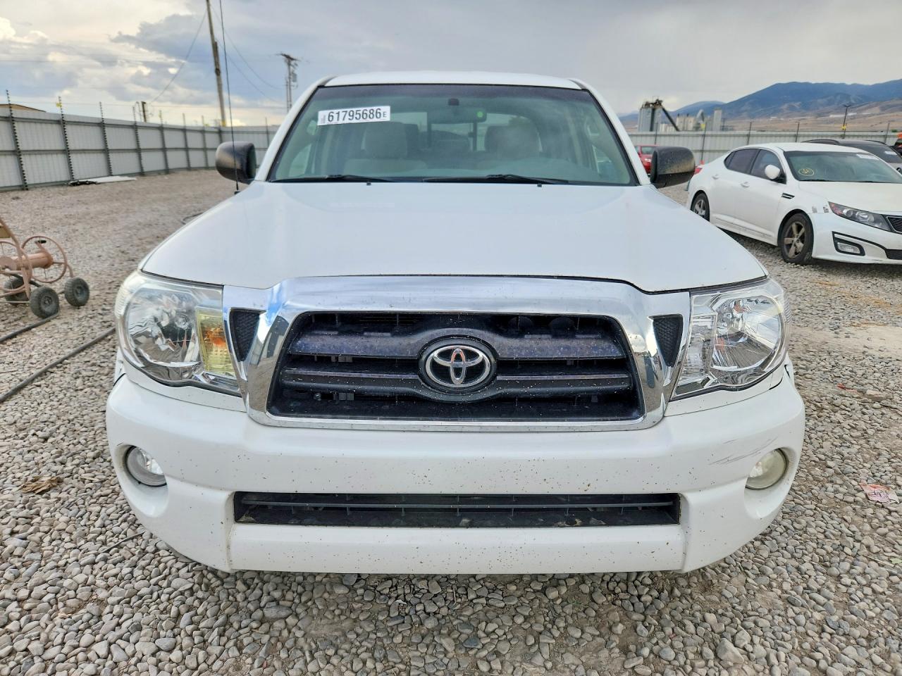 2005 Toyota Tacoma Double Cab White vin: 5TELU42N15Z098965