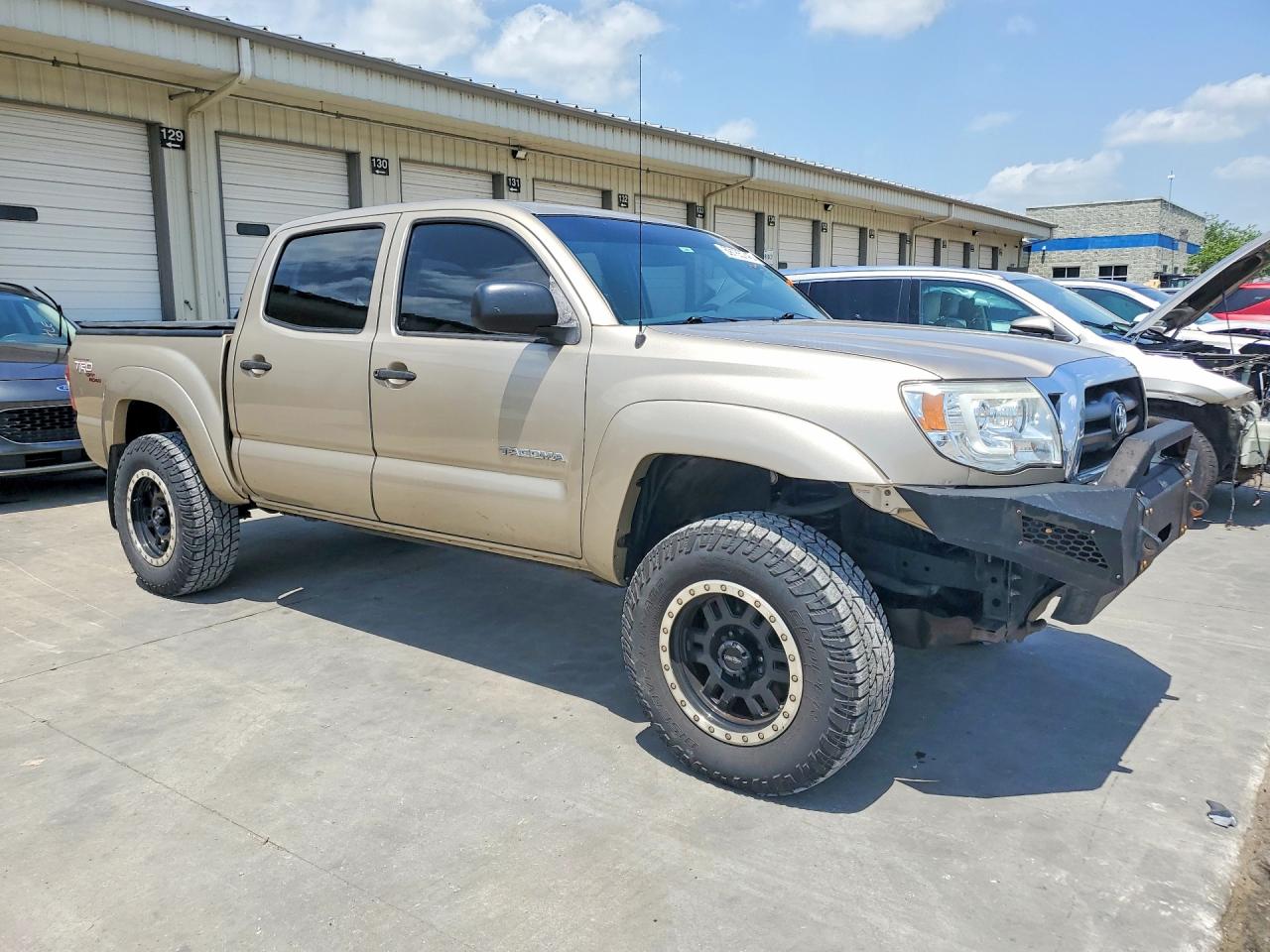 2005 Toyota Tacoma Double Cab Золотой vin: 5TELU42N45Z047217