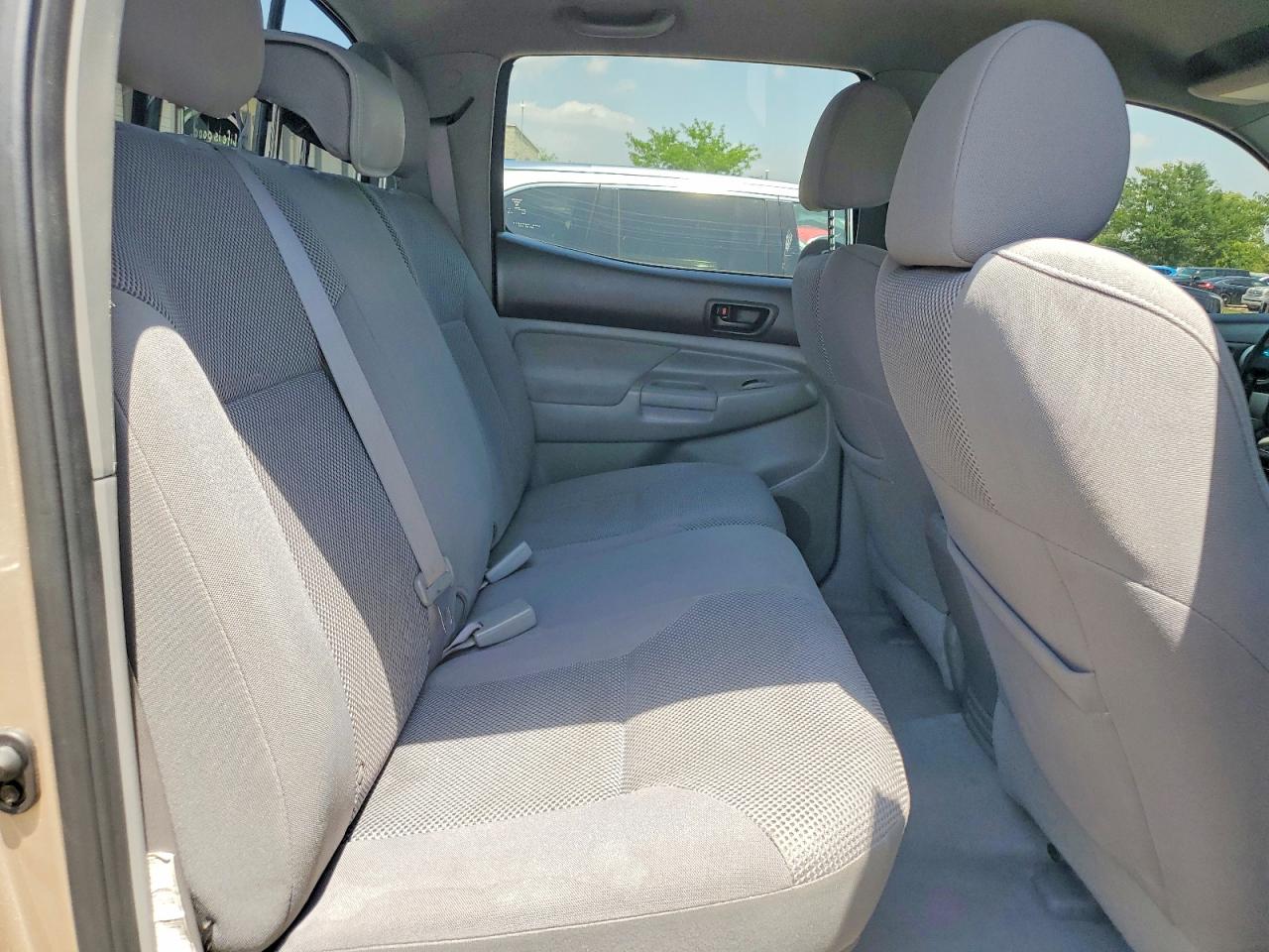 2005 Toyota Tacoma Double Cab Золотой vin: 5TELU42N45Z047217
