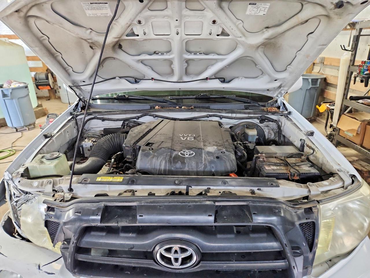 2005 Toyota Tacoma Double Cab White vin: 5TELU42N55Z107683