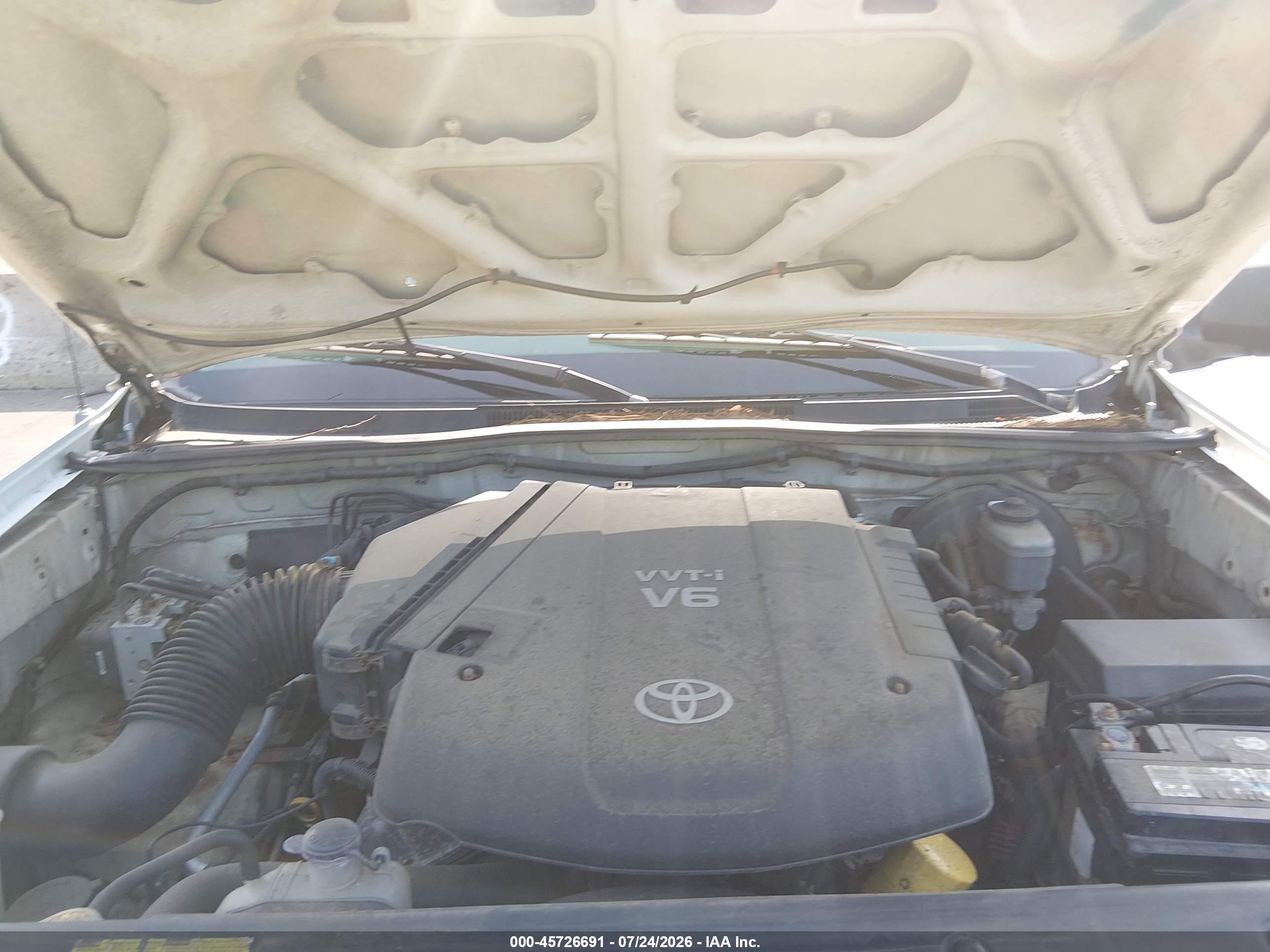 2008 Toyota Tacoma Base V6 White vin: 5TELU42N58Z475821