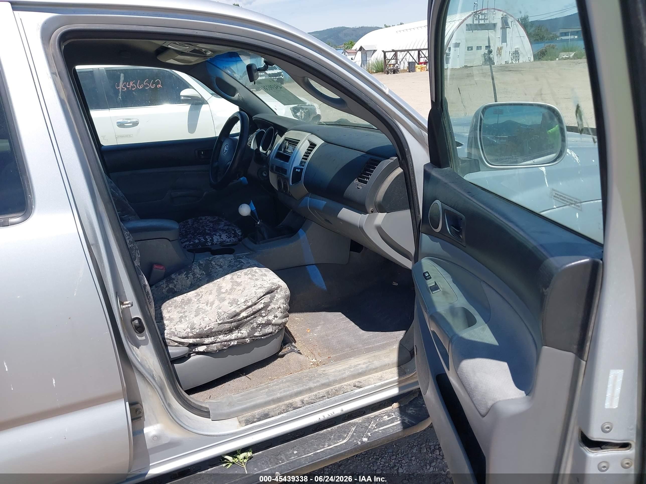 2005 Toyota Tacoma Base V6 Silver vin: 5TELU42N85Z121948
