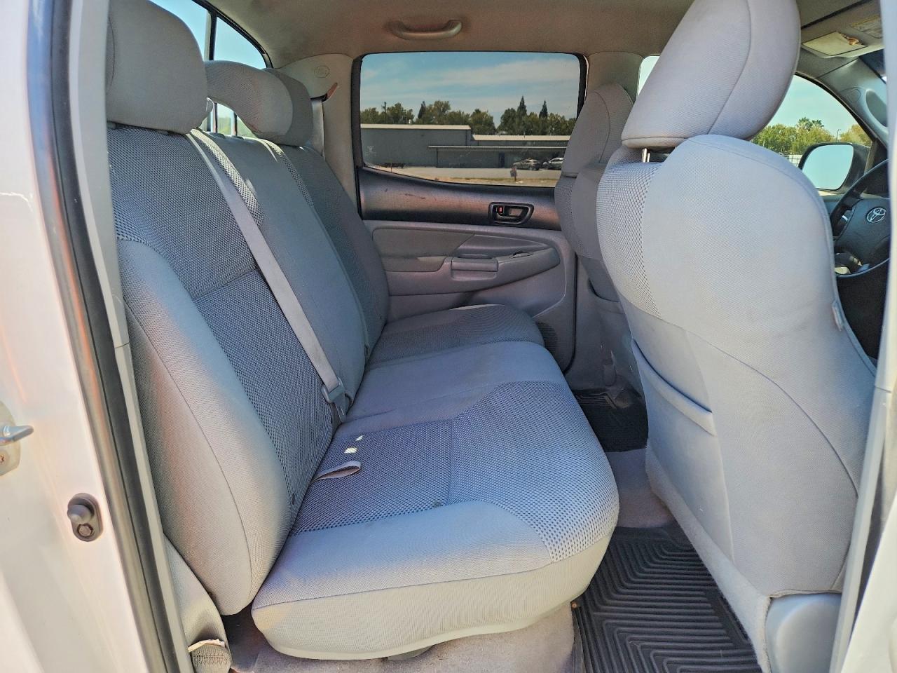 2010 Toyota Tacoma V6 White vin: 5TELU4EN2AZ696598