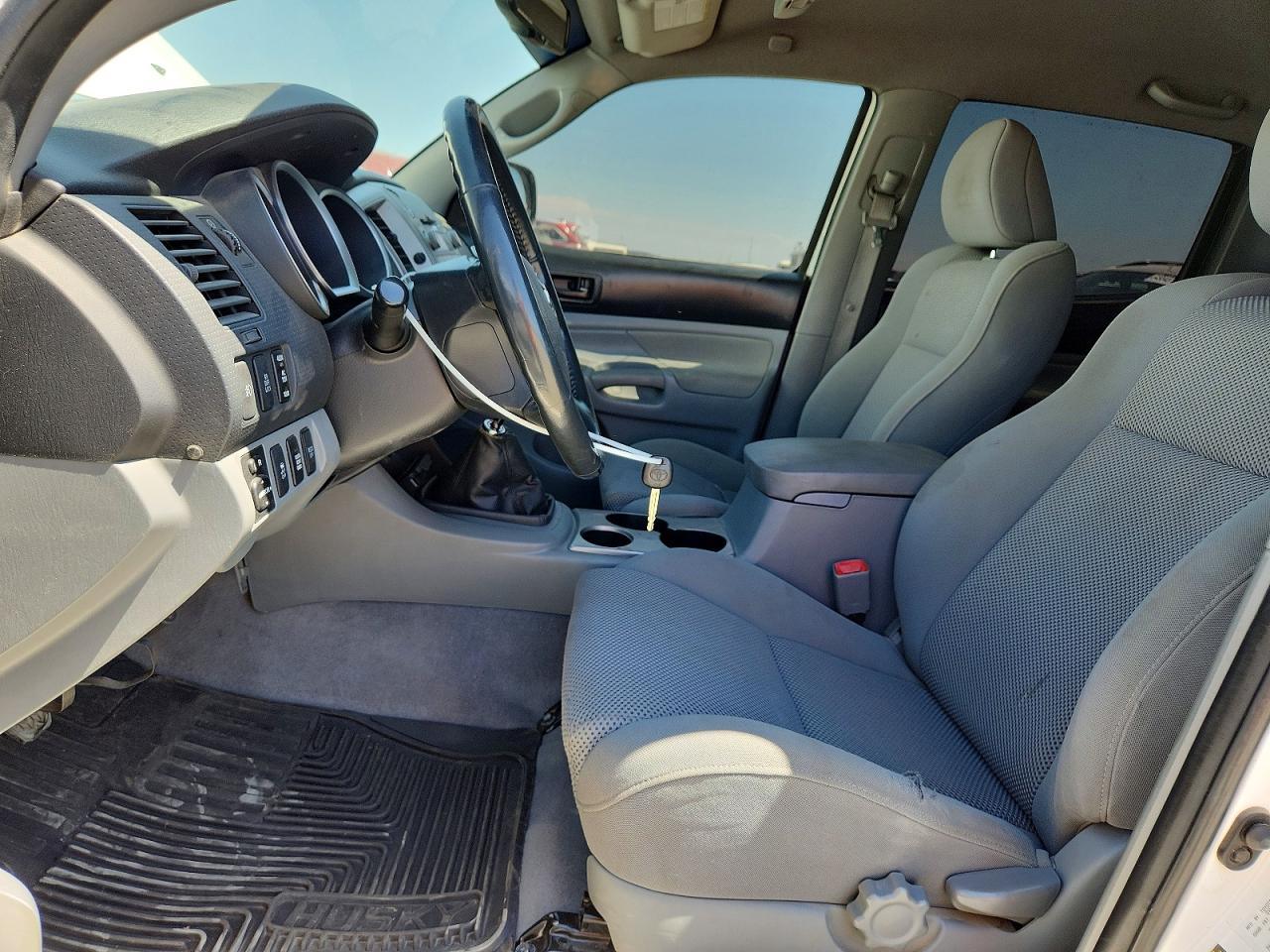 2010 Toyota Tacoma V6 White vin: 5TELU4EN2AZ696598