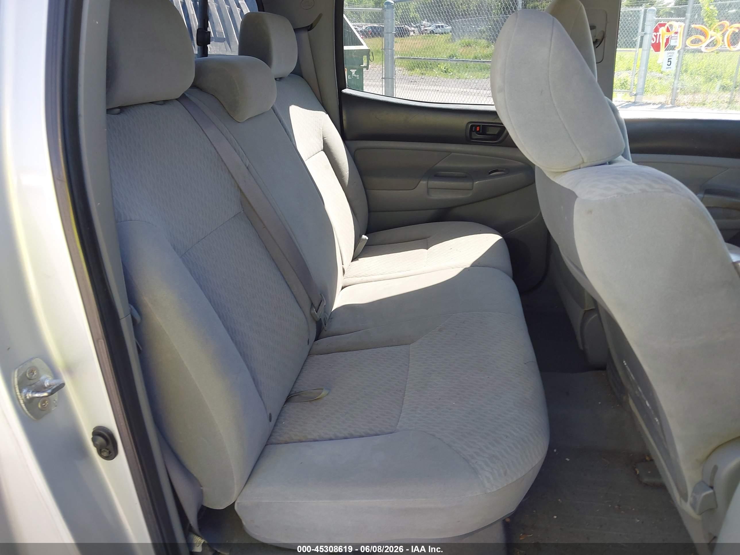 2010 Toyota Tacoma Base V6 Silver vin: 5TEMU4FN1AZ706525