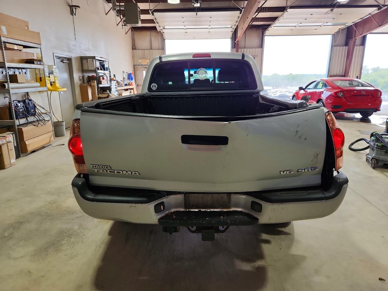2006 Toyota Tacoma Double Cab Long Bed Silver vin: 5TEMU52N06Z236572