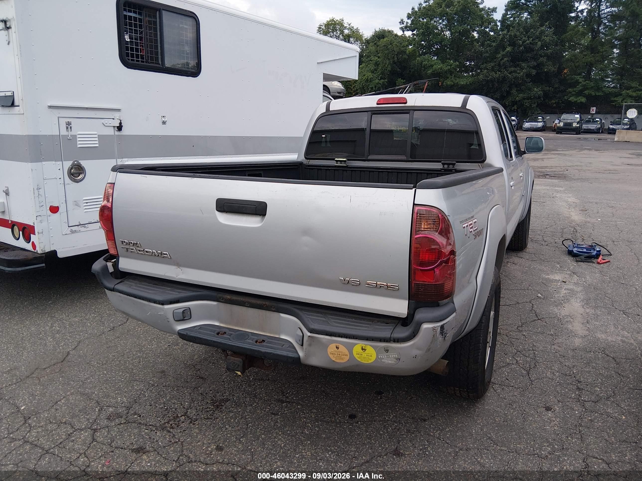 2005 Toyota Tacoma Base V6 Silver vin: 5TEMU52N25Z084387