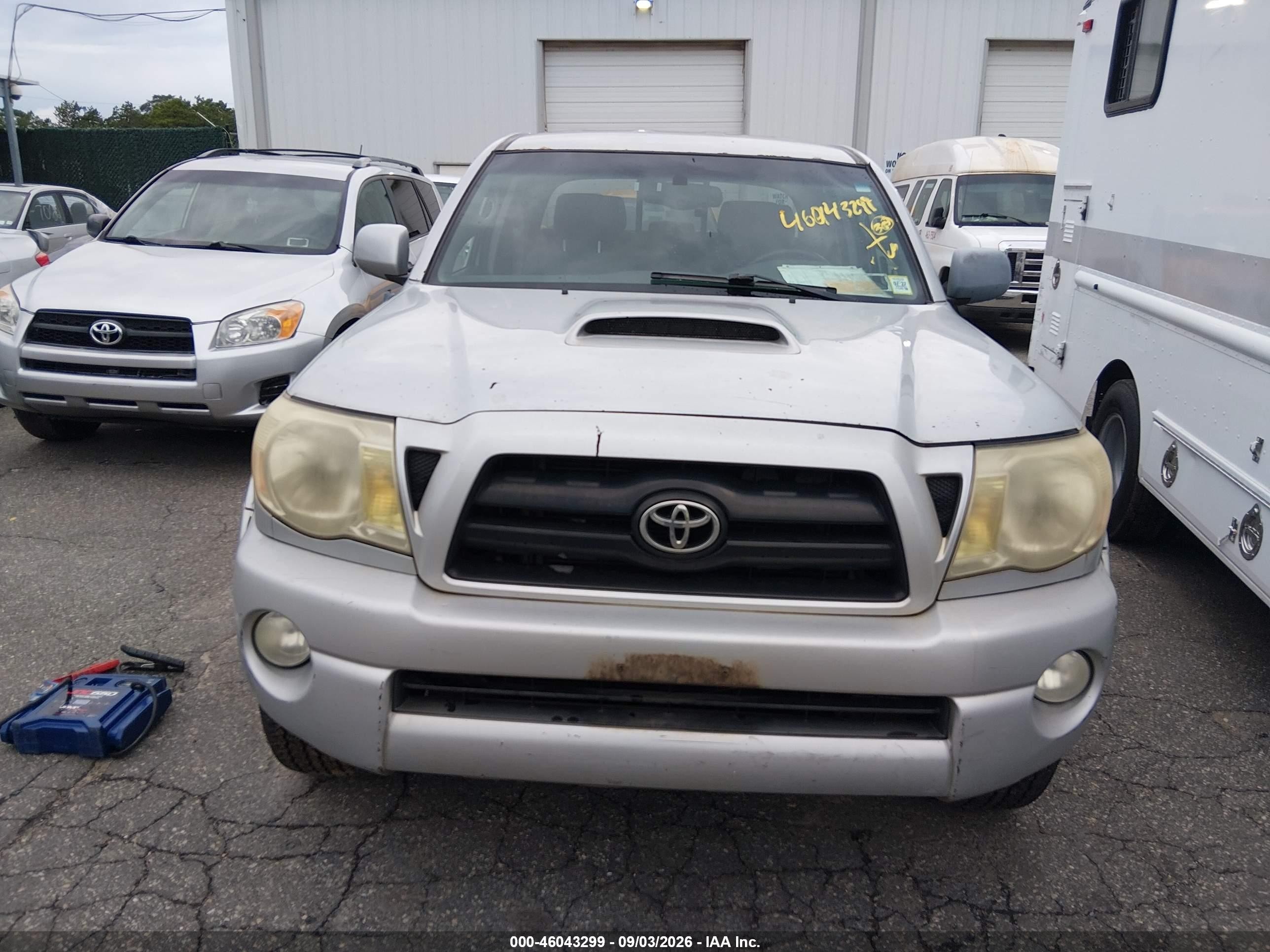 2005 Toyota Tacoma Base V6 Silver vin: 5TEMU52N25Z084387