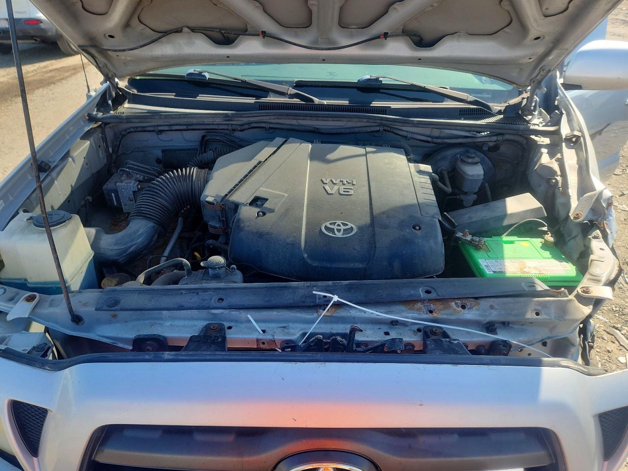 2006 Toyota Tacoma V6 Silver vin: 5TEMU52N56Z160590