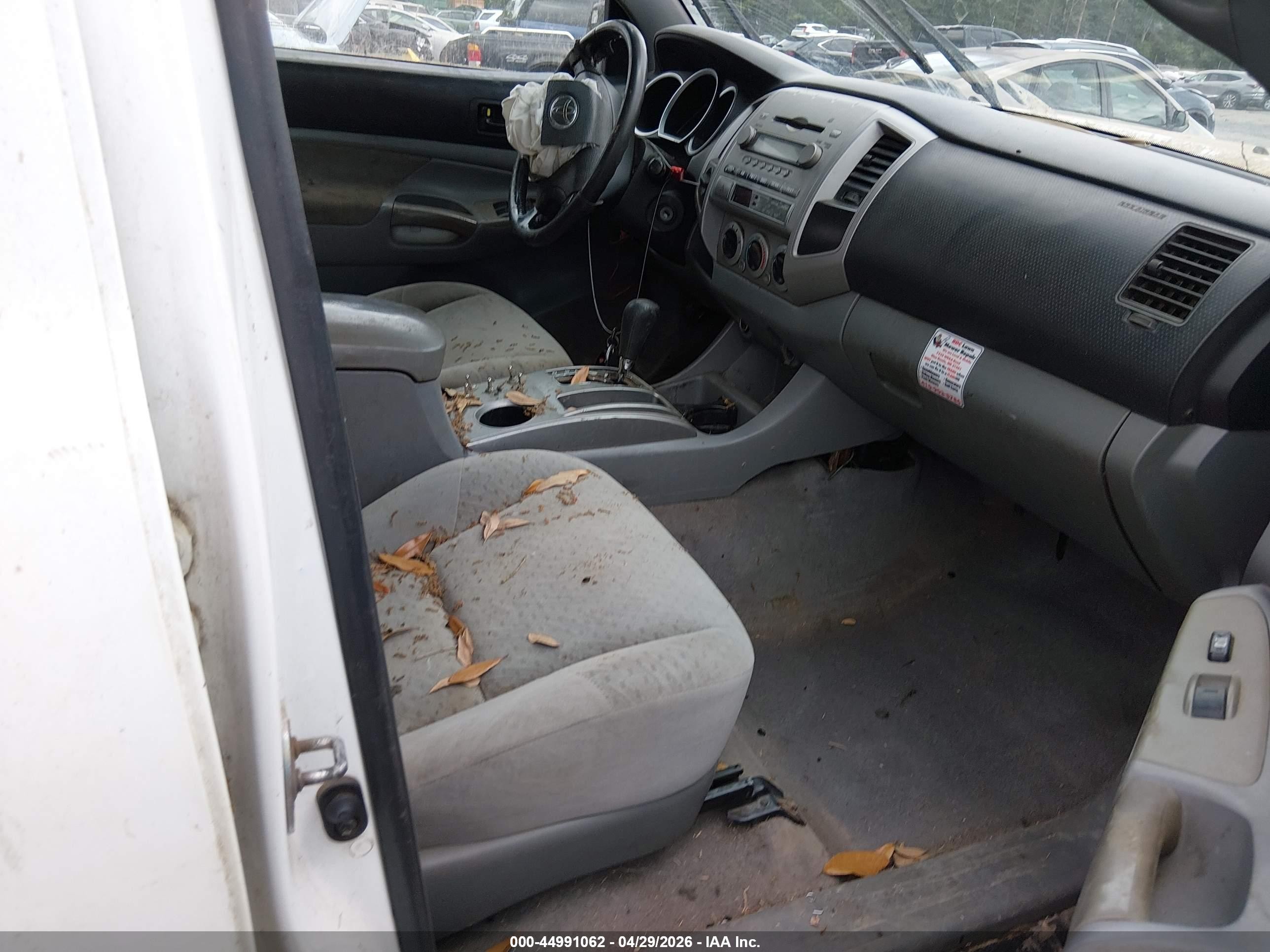 2007 Toyota Tacoma Base V6 White vin: 5TEMU52N57Z363464