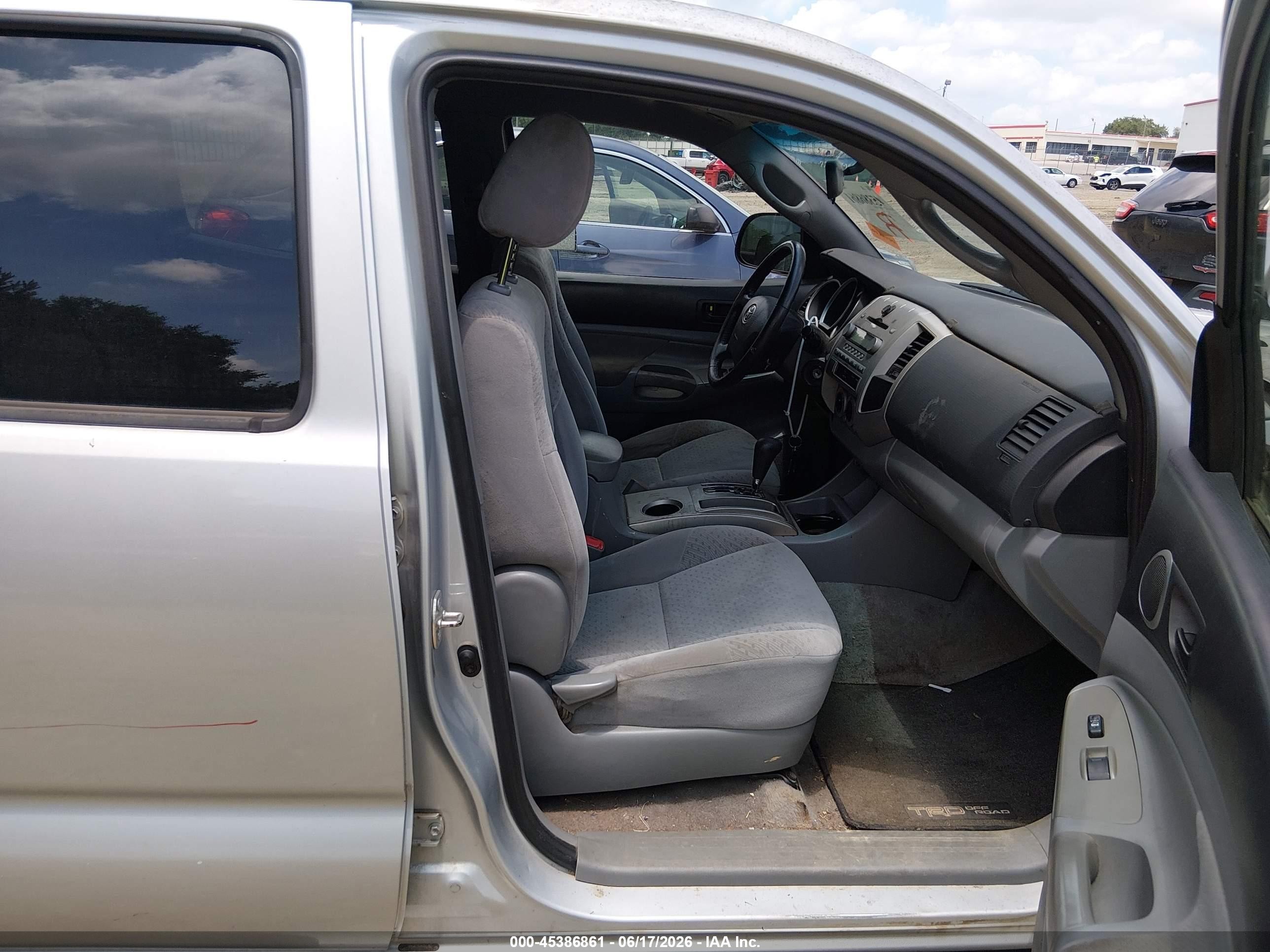 2005 Toyota Tacoma Base V6 Silver vin: 5TEMU52N85Z096804