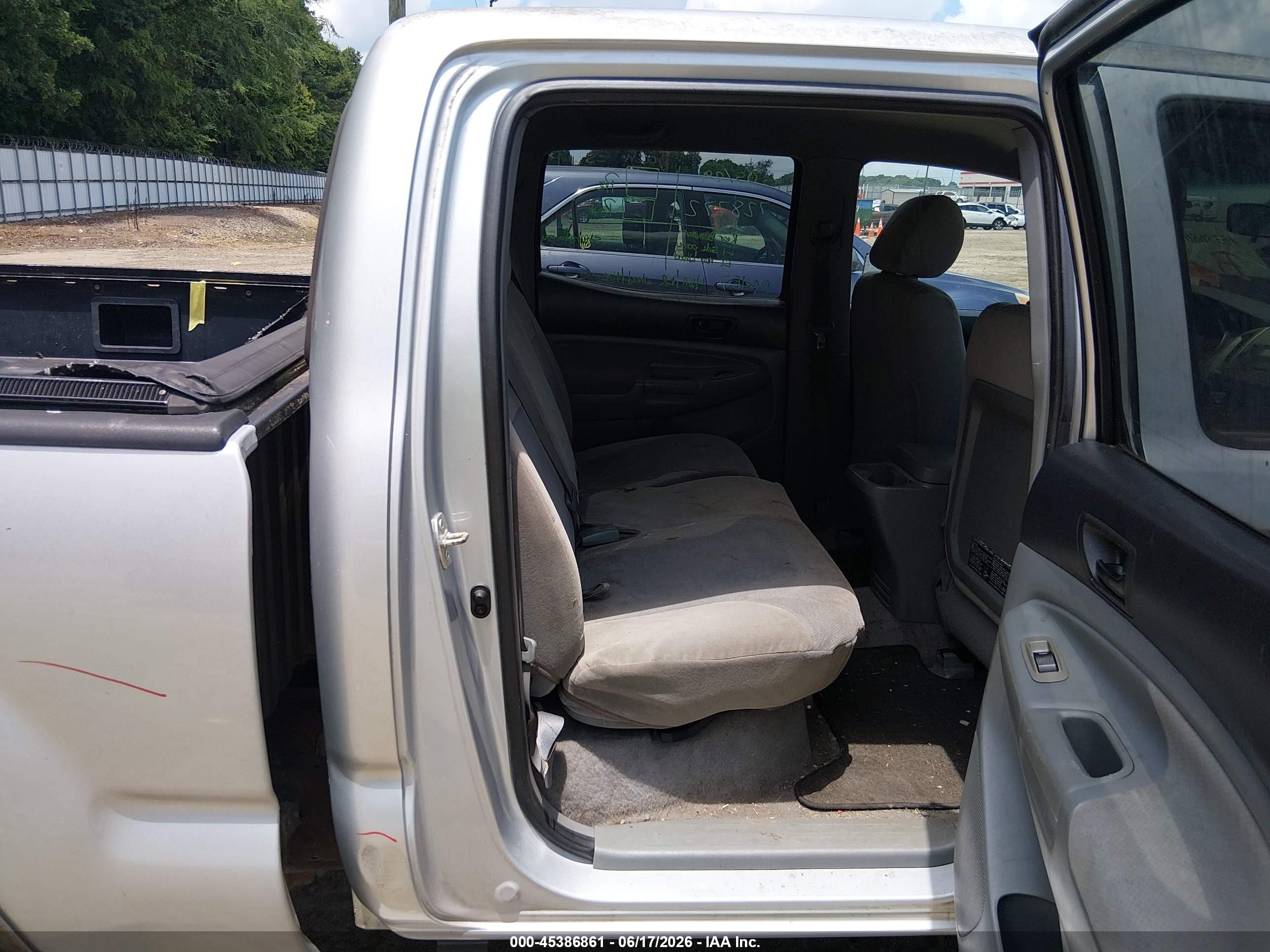 2005 Toyota Tacoma Base V6 Silver vin: 5TEMU52N85Z096804