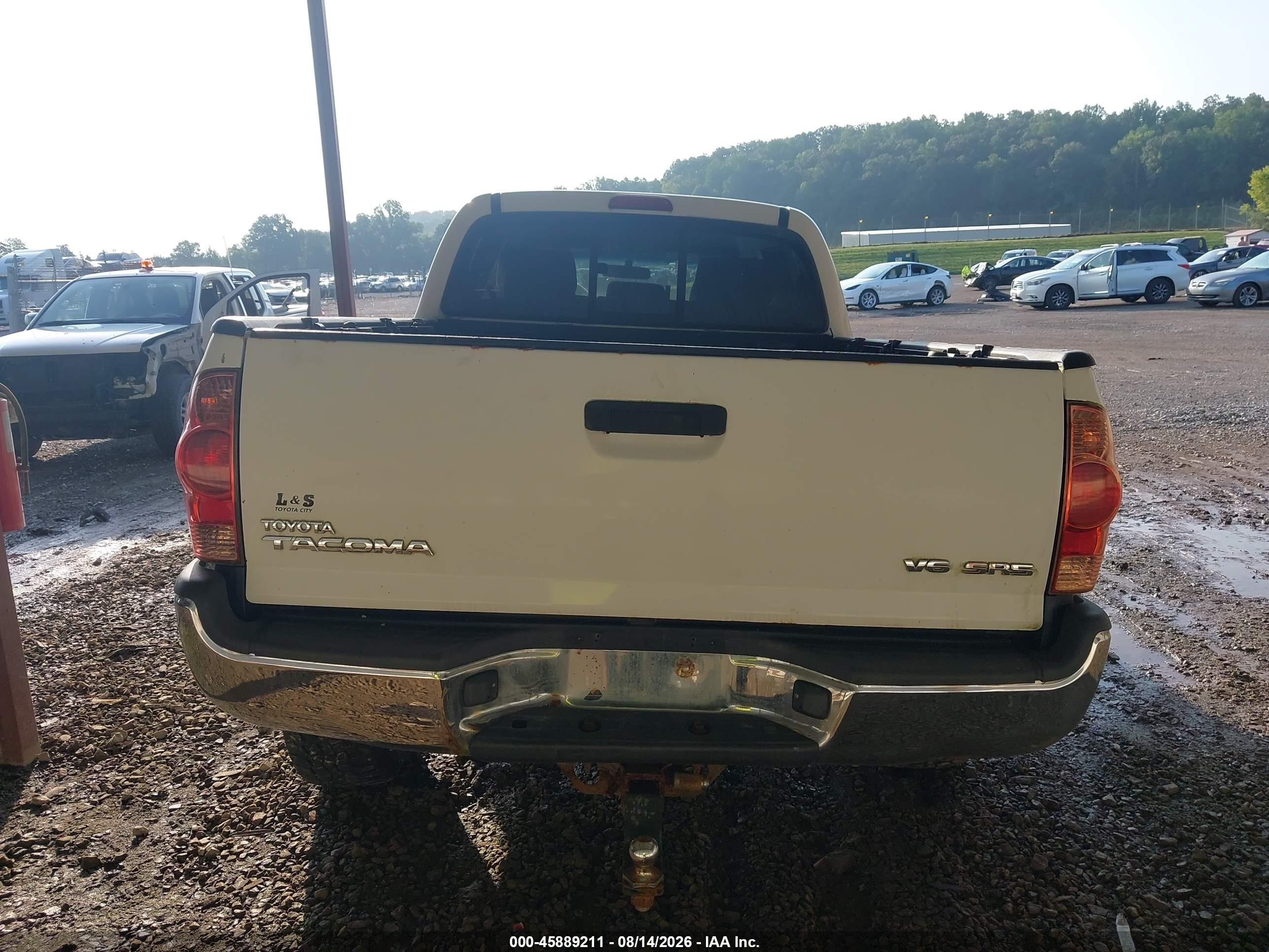 2008 Toyota Tacoma Base V6 White vin: 5TEMU52N98Z526957