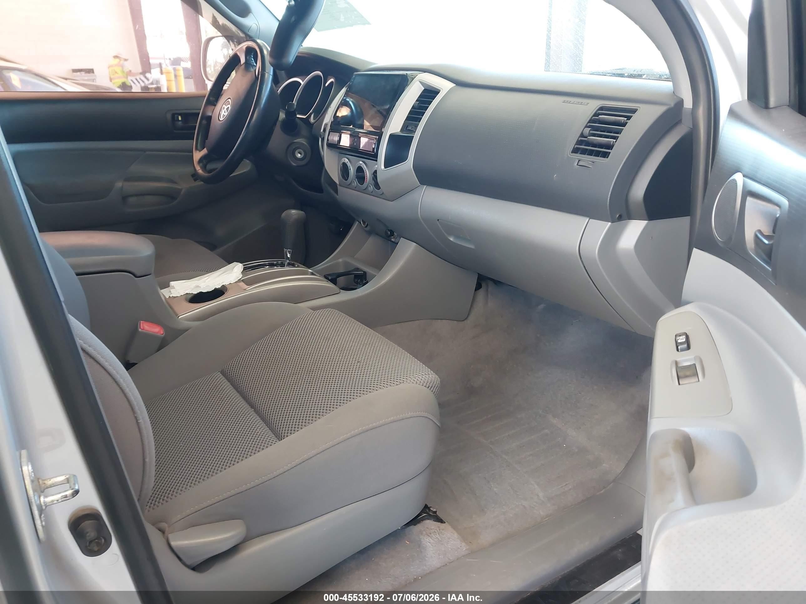 2006 Toyota Tacoma Base V6 Silver vin: 5TEMU52NX6Z147950