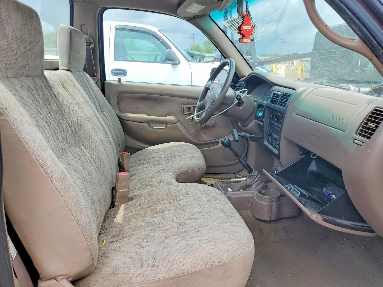 2001 Toyota Tacoma Base Red vin: 5TENL42N11Z828427