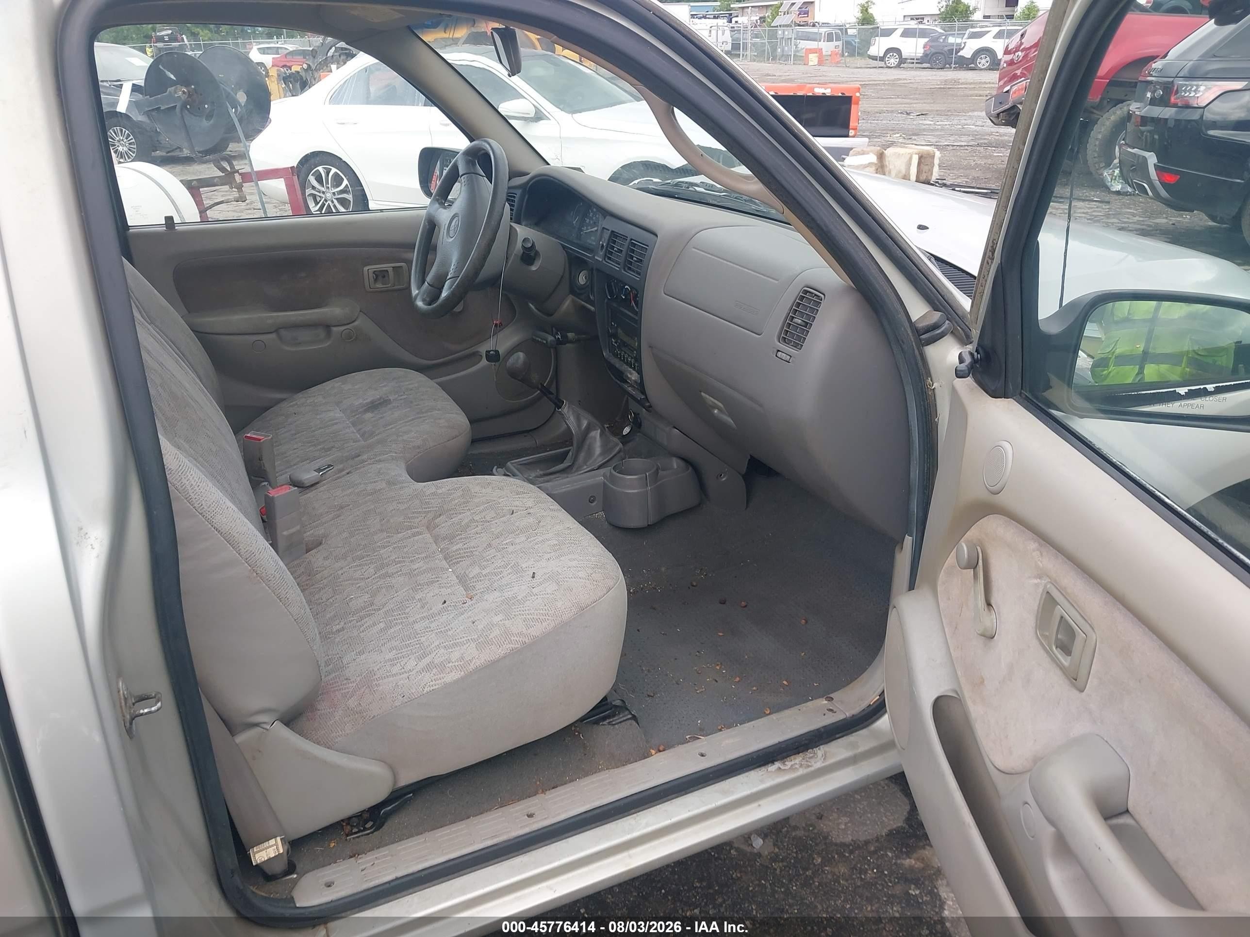 2001 Toyota Tacoma   Silver vin: 5TENL42N11Z835233