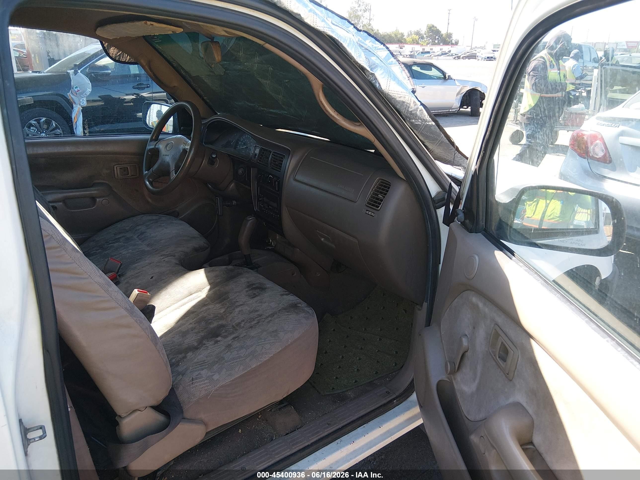 2002 Toyota Tacoma   White vin: 5TENL42N12Z039843