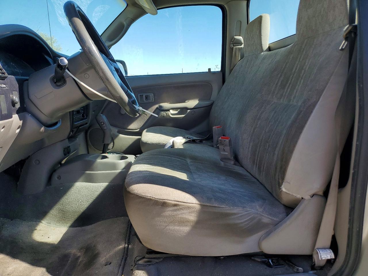 2004 Toyota Tacoma Base Silver vin: 5TENL42N14Z360879