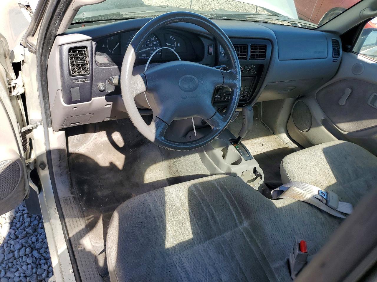 2004 Toyota Tacoma Base Silver vin: 5TENL42N14Z360879