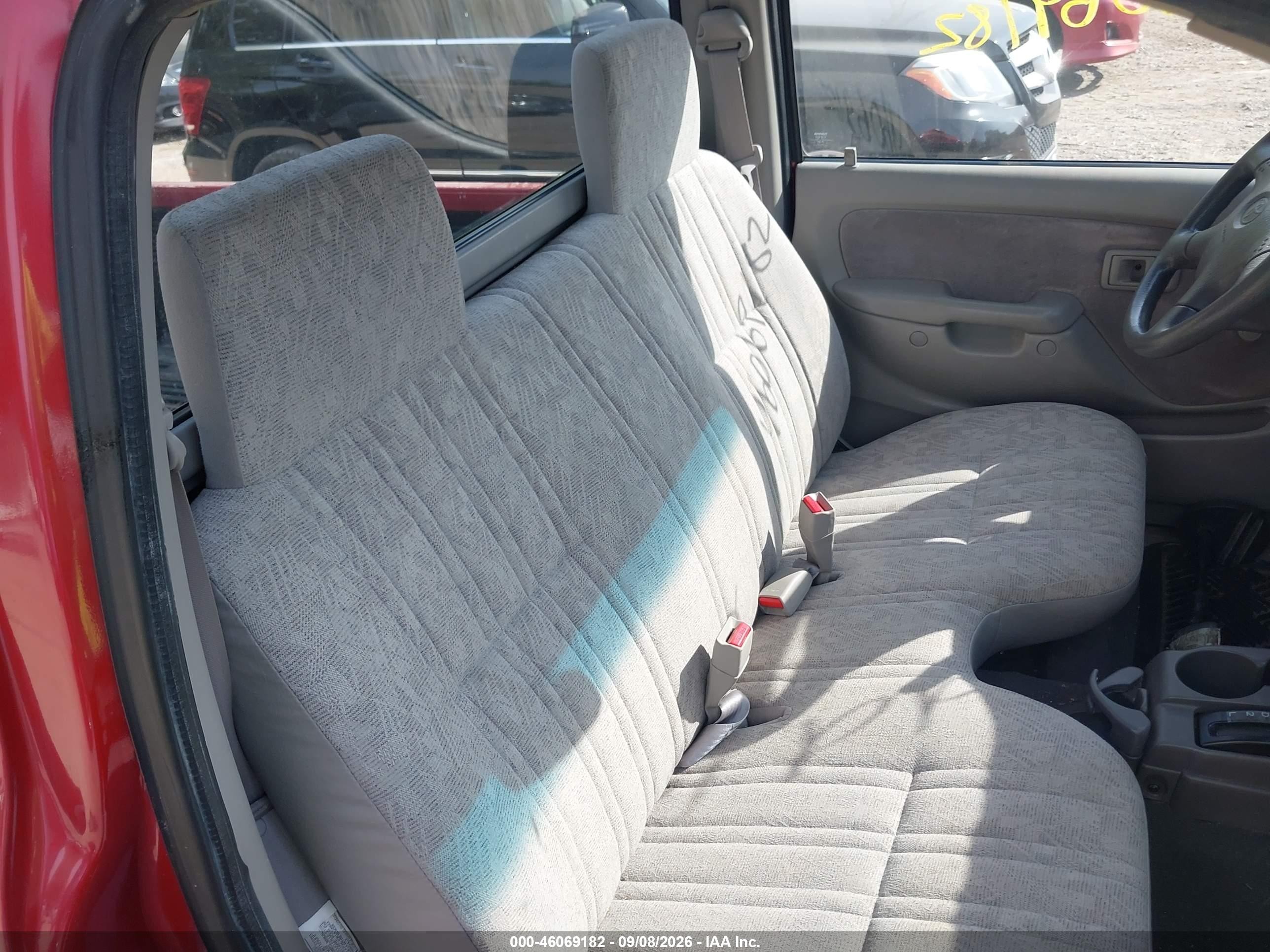 2001 Toyota Tacoma   Red vin: 5TENL42N21Z735948