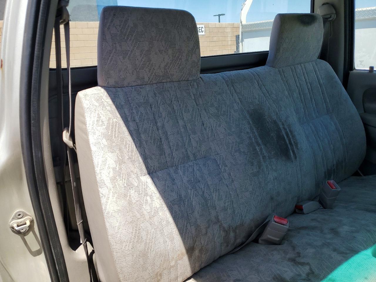 2002 Toyota Tacoma Base Silver vin: 5TENL42N22Z107728
