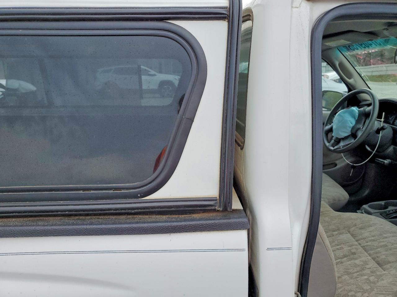 2002 Toyota Tacoma Base Белый vin: 5TENL42N22Z891263