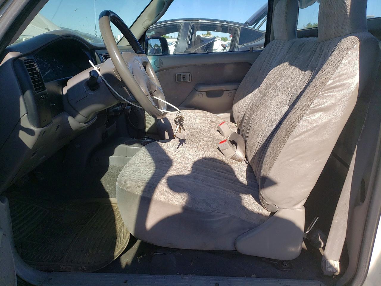2001 Toyota Tacoma Base White vin: 5TENL42N31Z876530