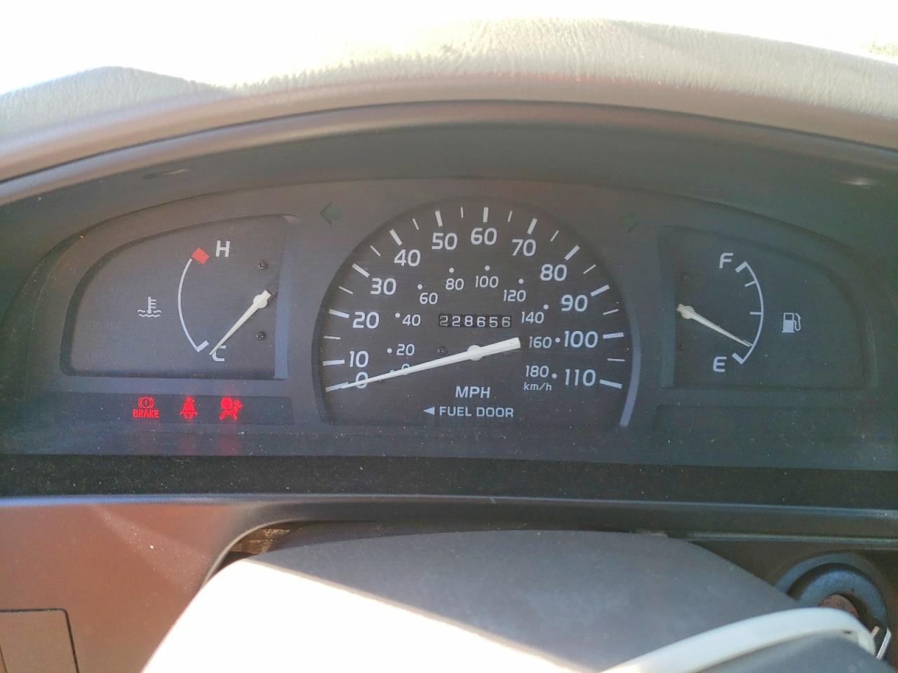 2001 Toyota Tacoma Base White vin: 5TENL42N31Z876530