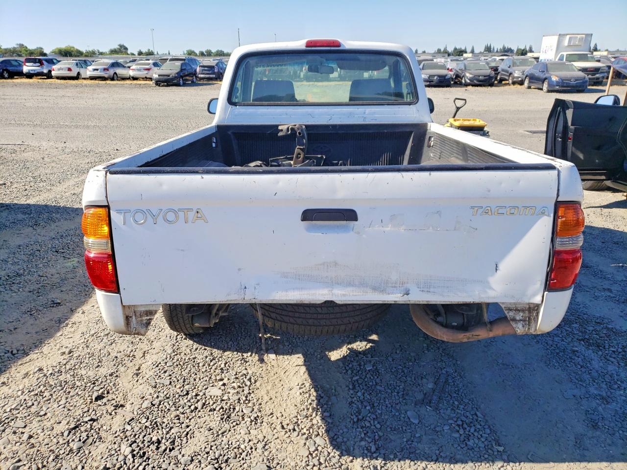 2001 Toyota Tacoma Base White vin: 5TENL42N31Z876530