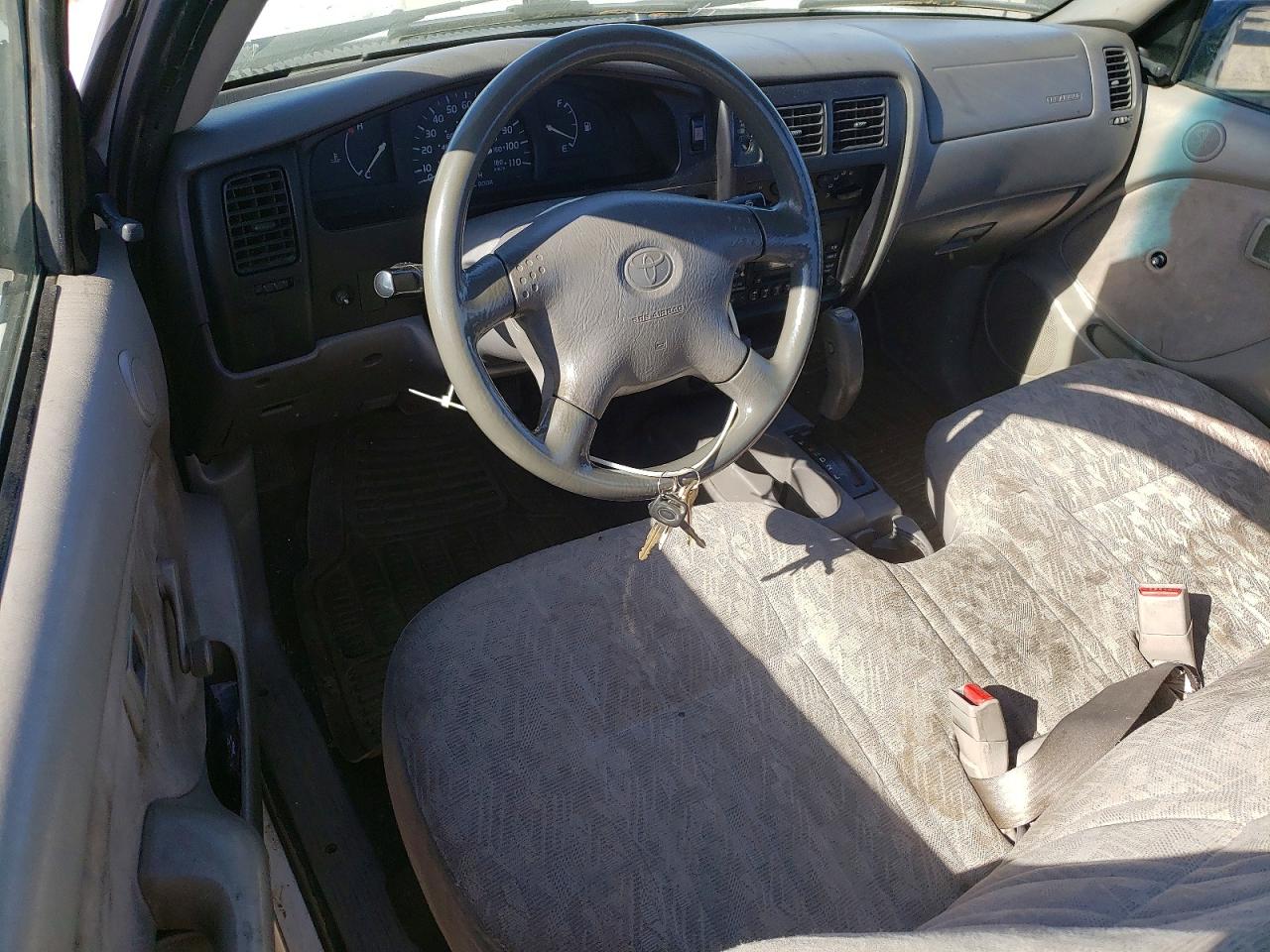 2001 Toyota Tacoma Base White vin: 5TENL42N31Z876530