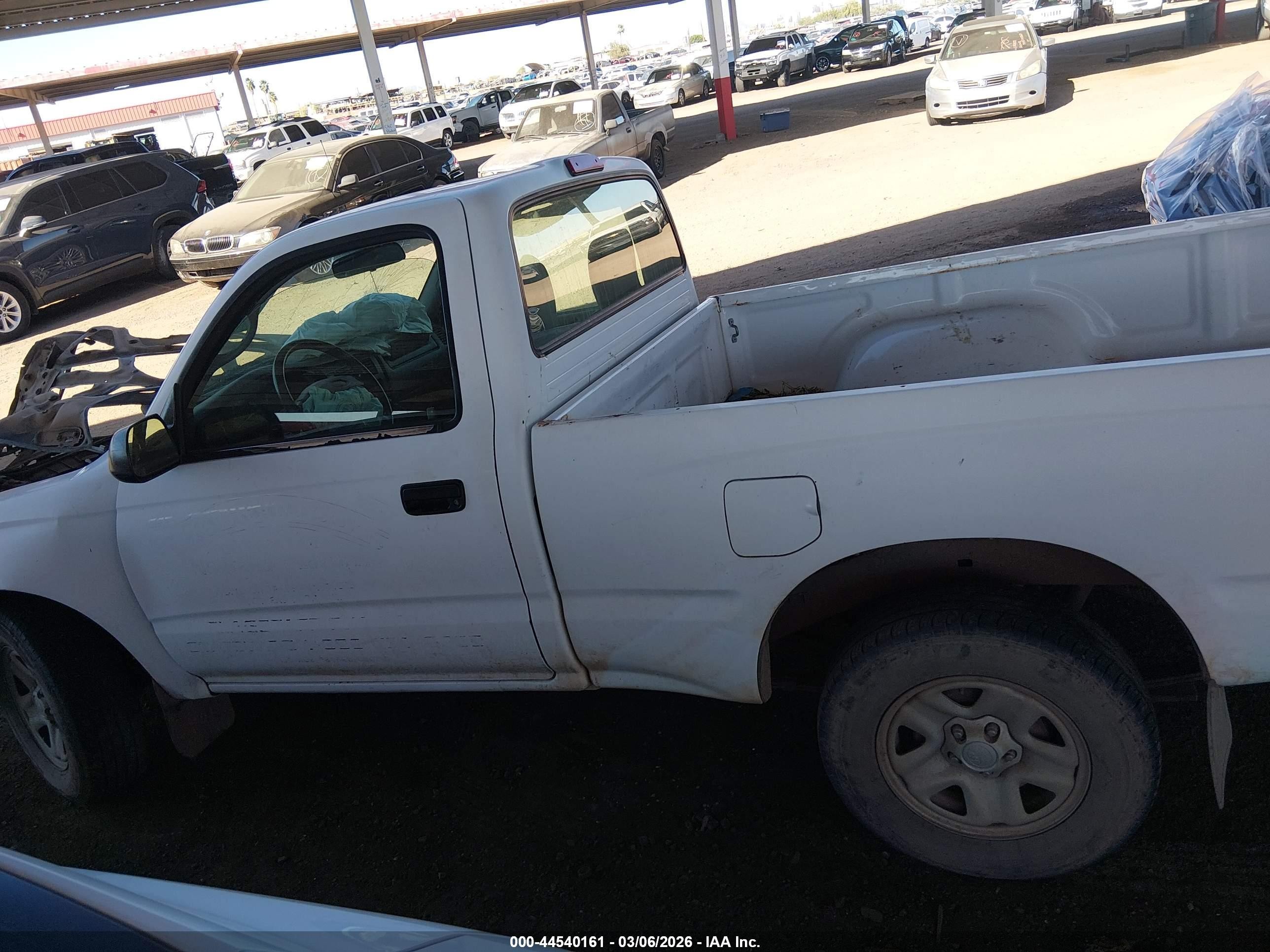 2004 Toyota Tacoma   White vin: 5TENL42N34Z460661
