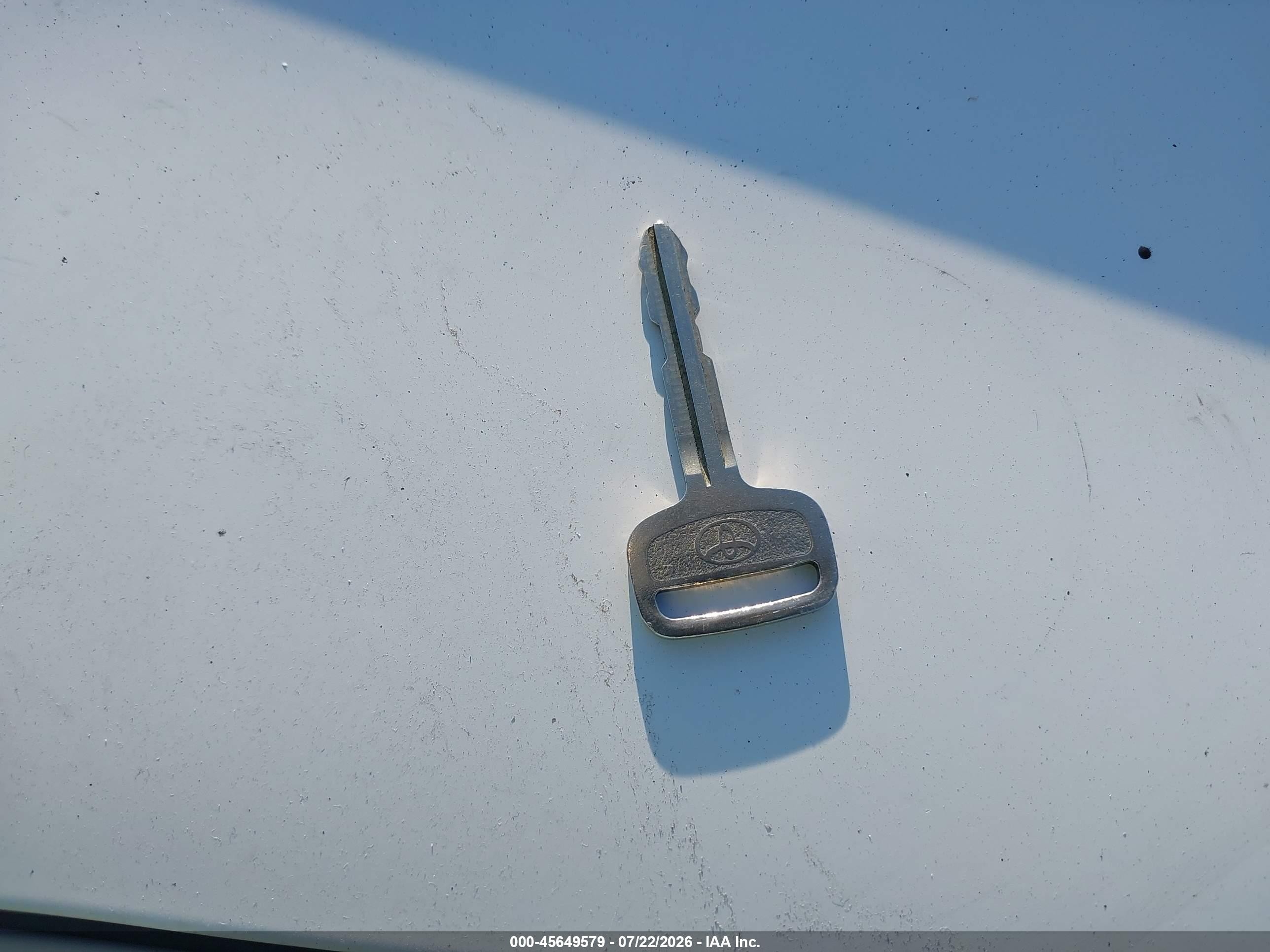 2001 Toyota Tacoma   White vin: 5TENL42N41Z779529
